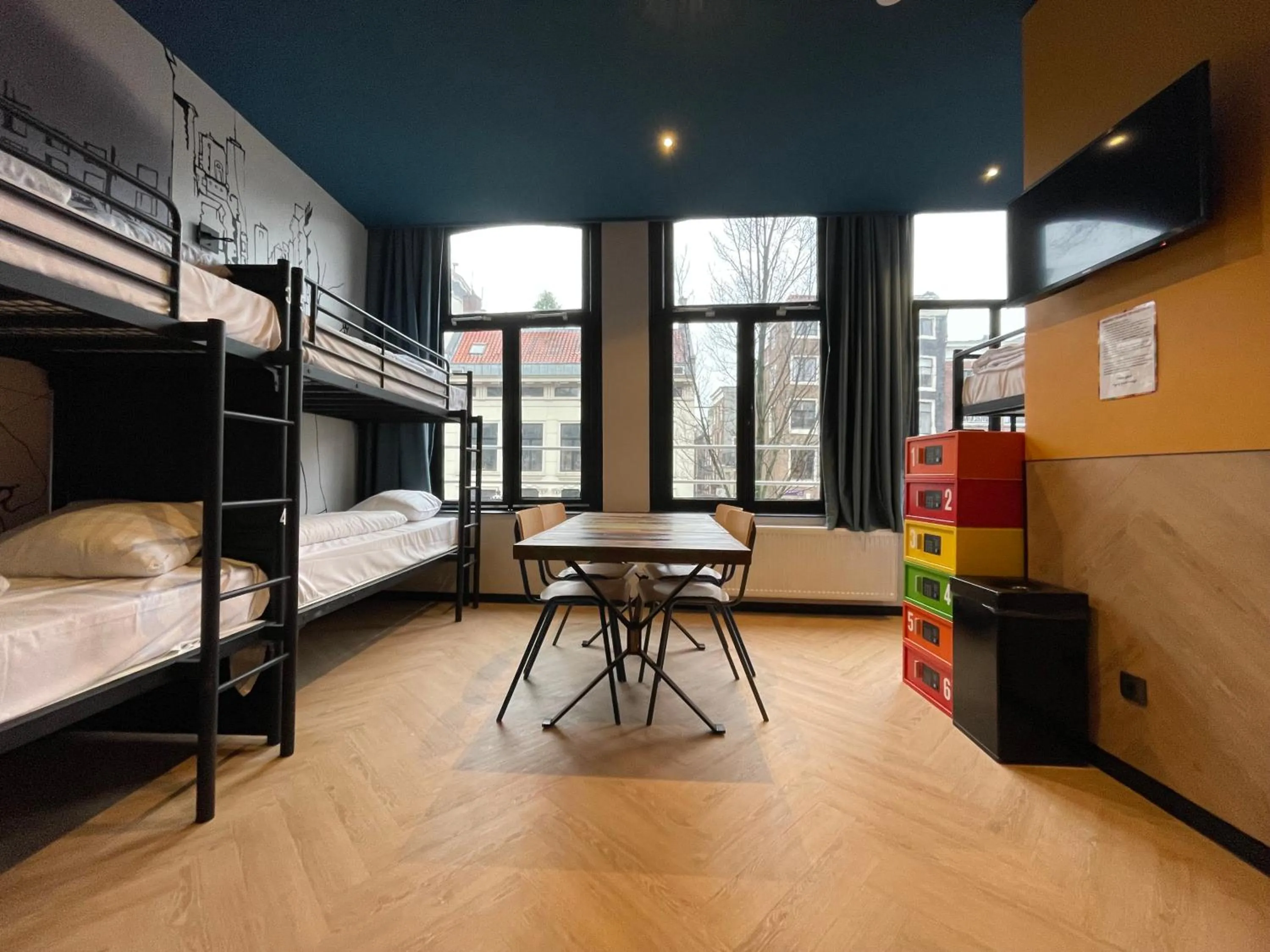 Photo of the whole room, Bed in Heart of Amsterdam Hostel