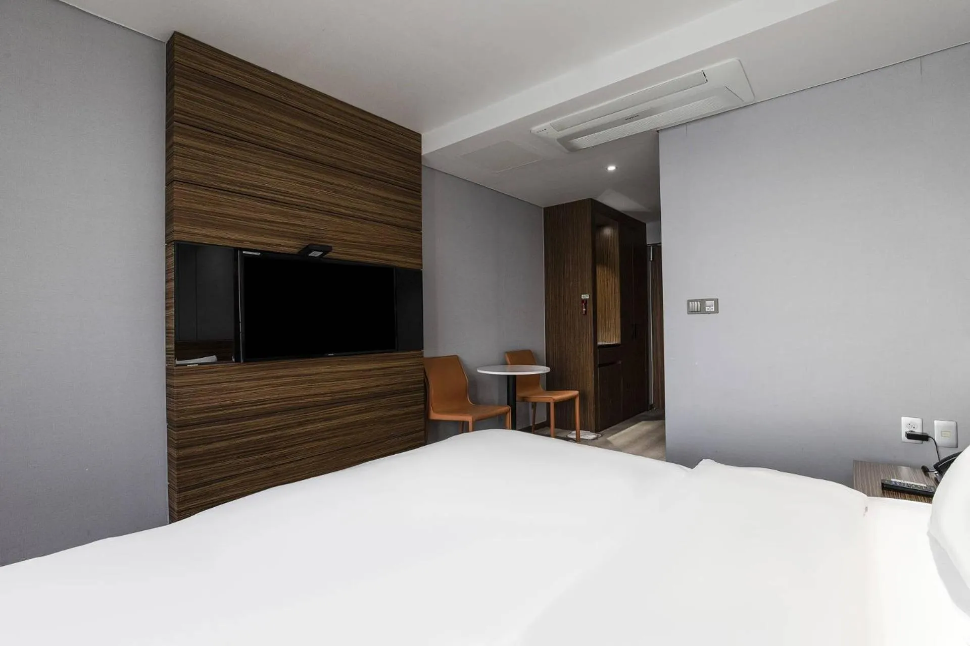 Bed in Western Grace Hotel Incheon