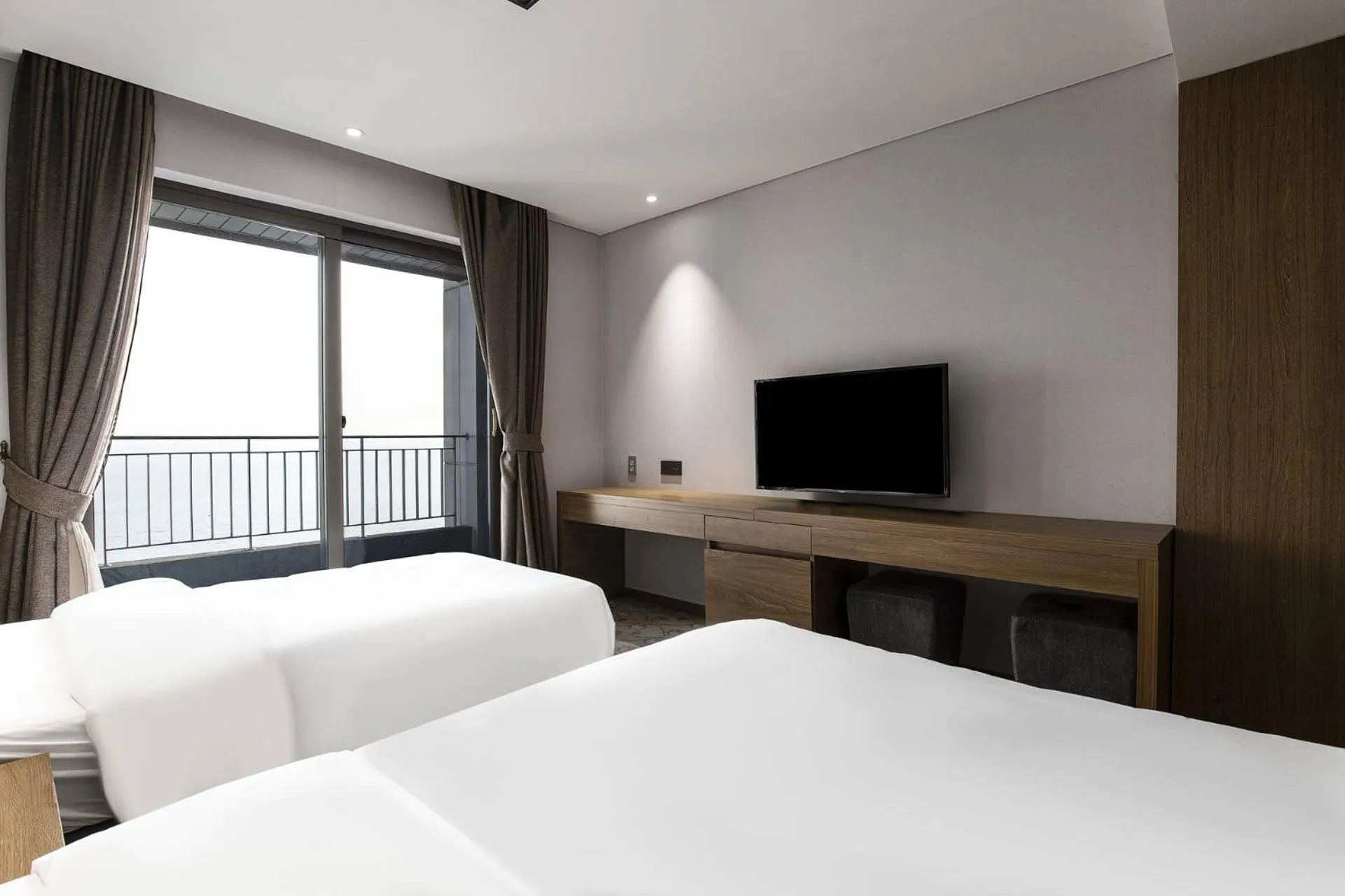 Bed in Western Grace Hotel Incheon