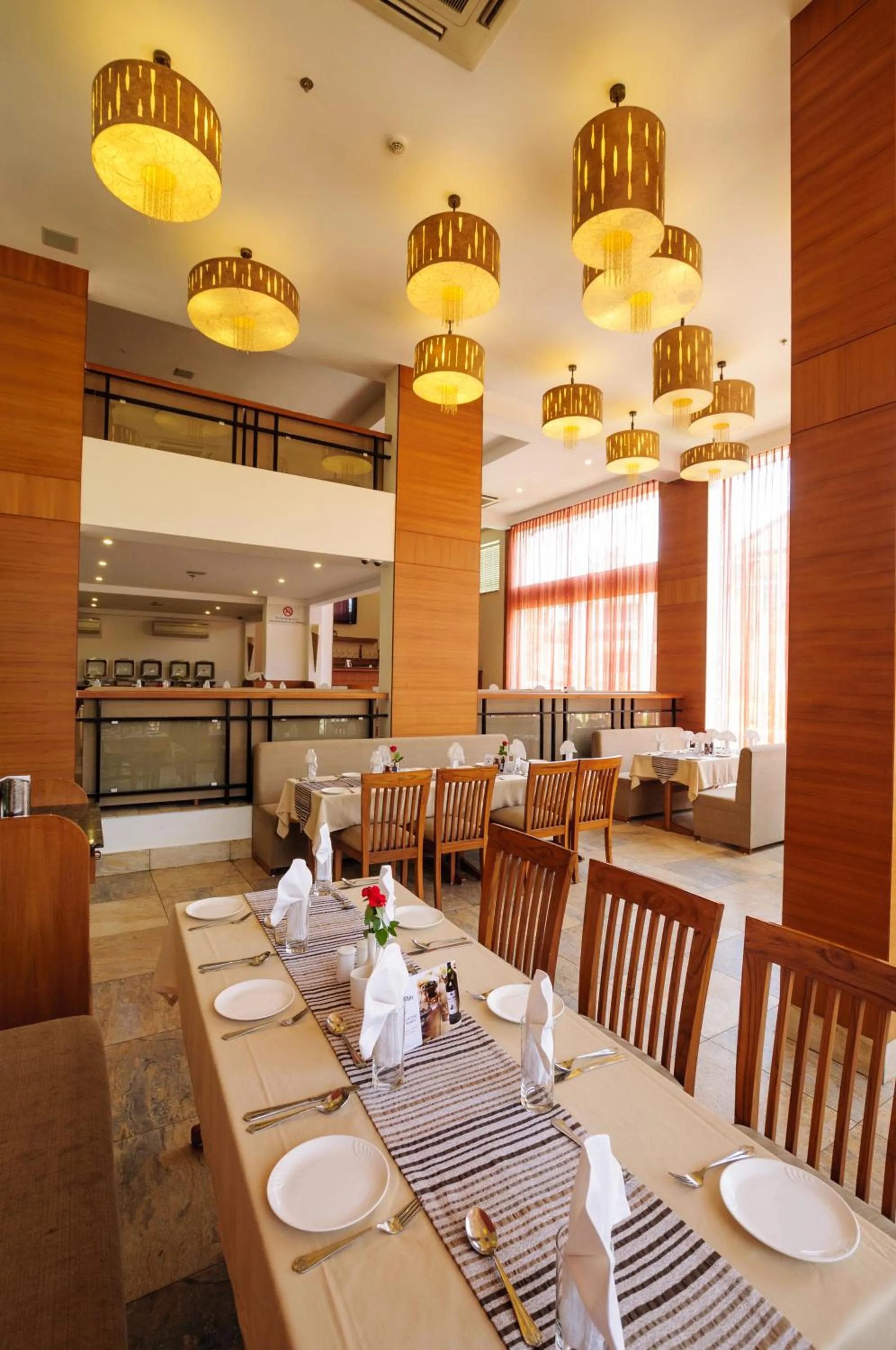 Restaurant/places to eat in Varanda Do Mar