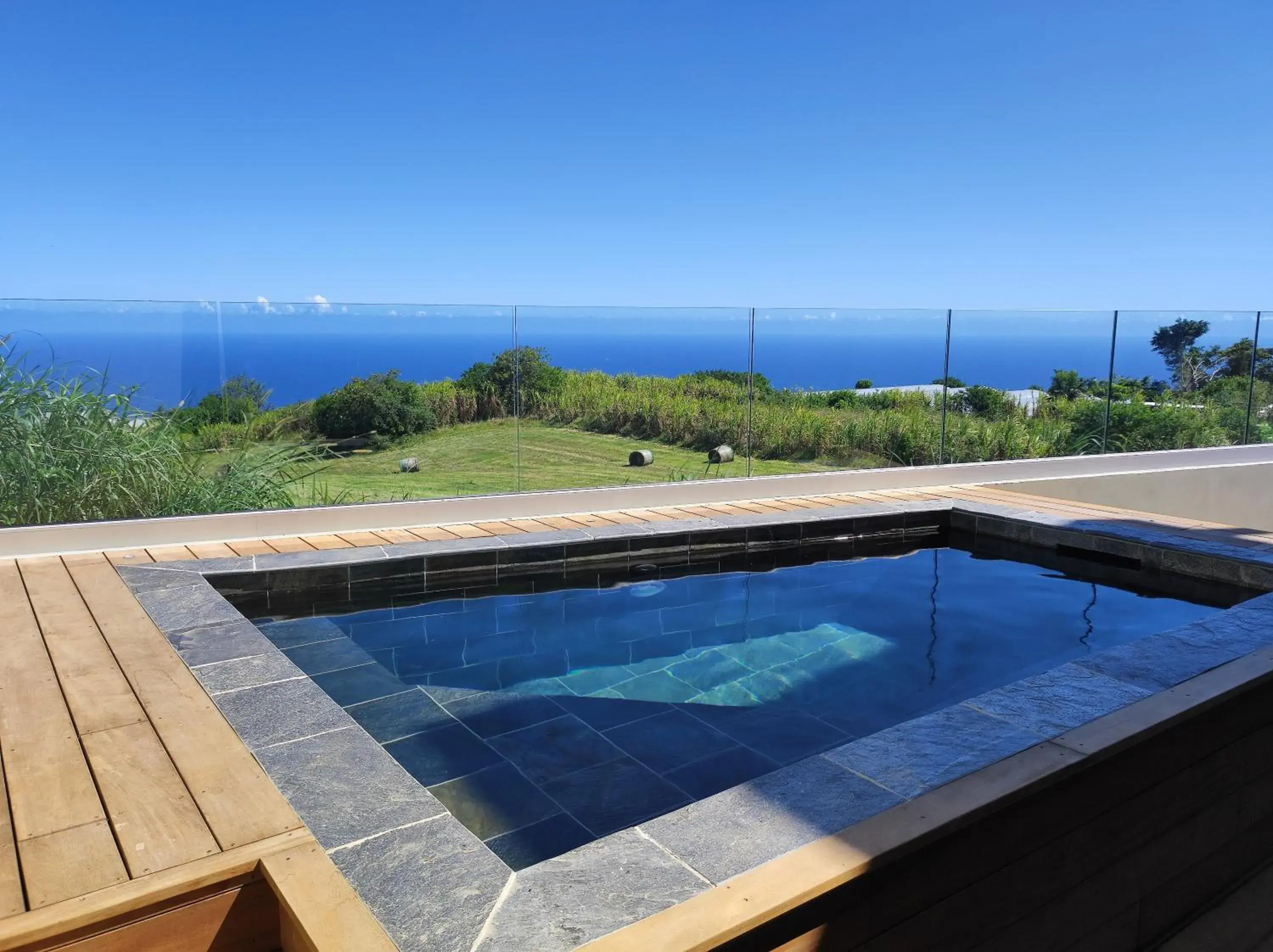 L'ApparT, meublé de tourisme 4 étoiles, piscine chauffée et vue mer imprenable L'ApparT, meublé de tourisme 4 étoiles, piscine chauffée et vue mer imprenable