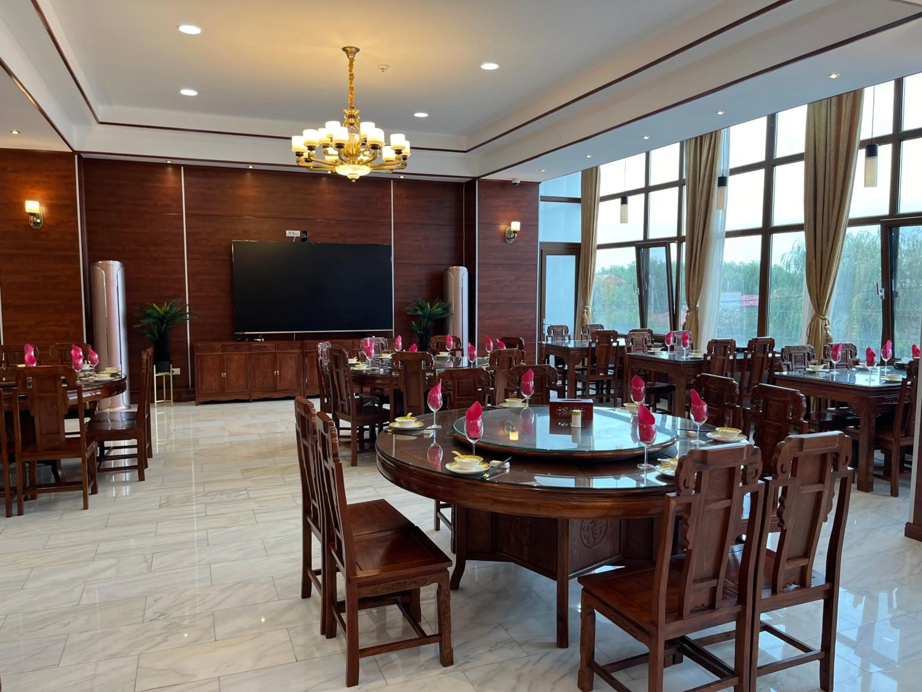 Restaurant/places to eat in PEACE HOUSE