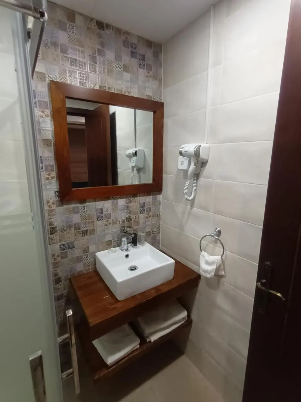 Bathroom in Batroun boutique suites