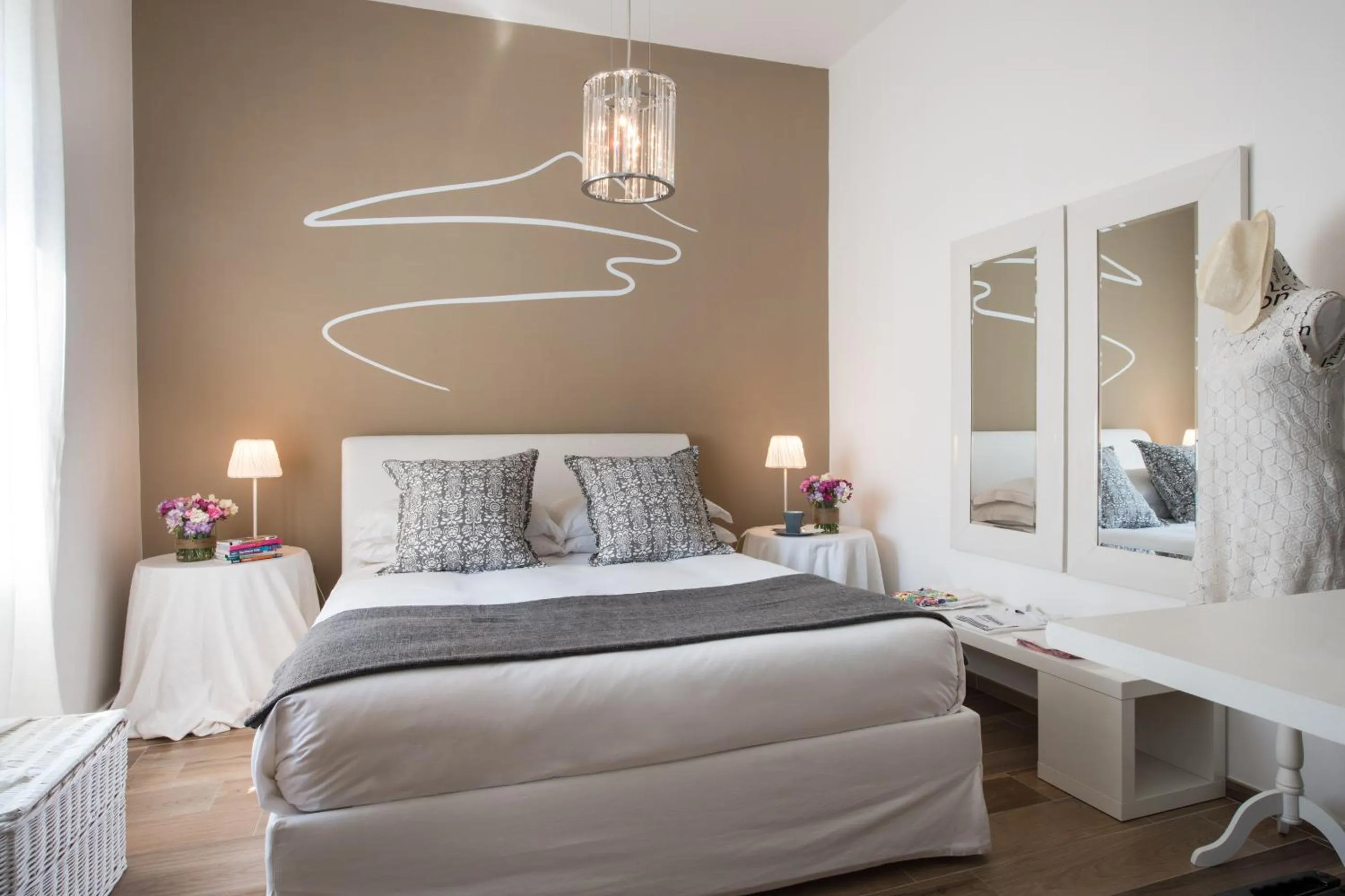 Photo of the whole room, Bed in La Maison des Tout le Monde