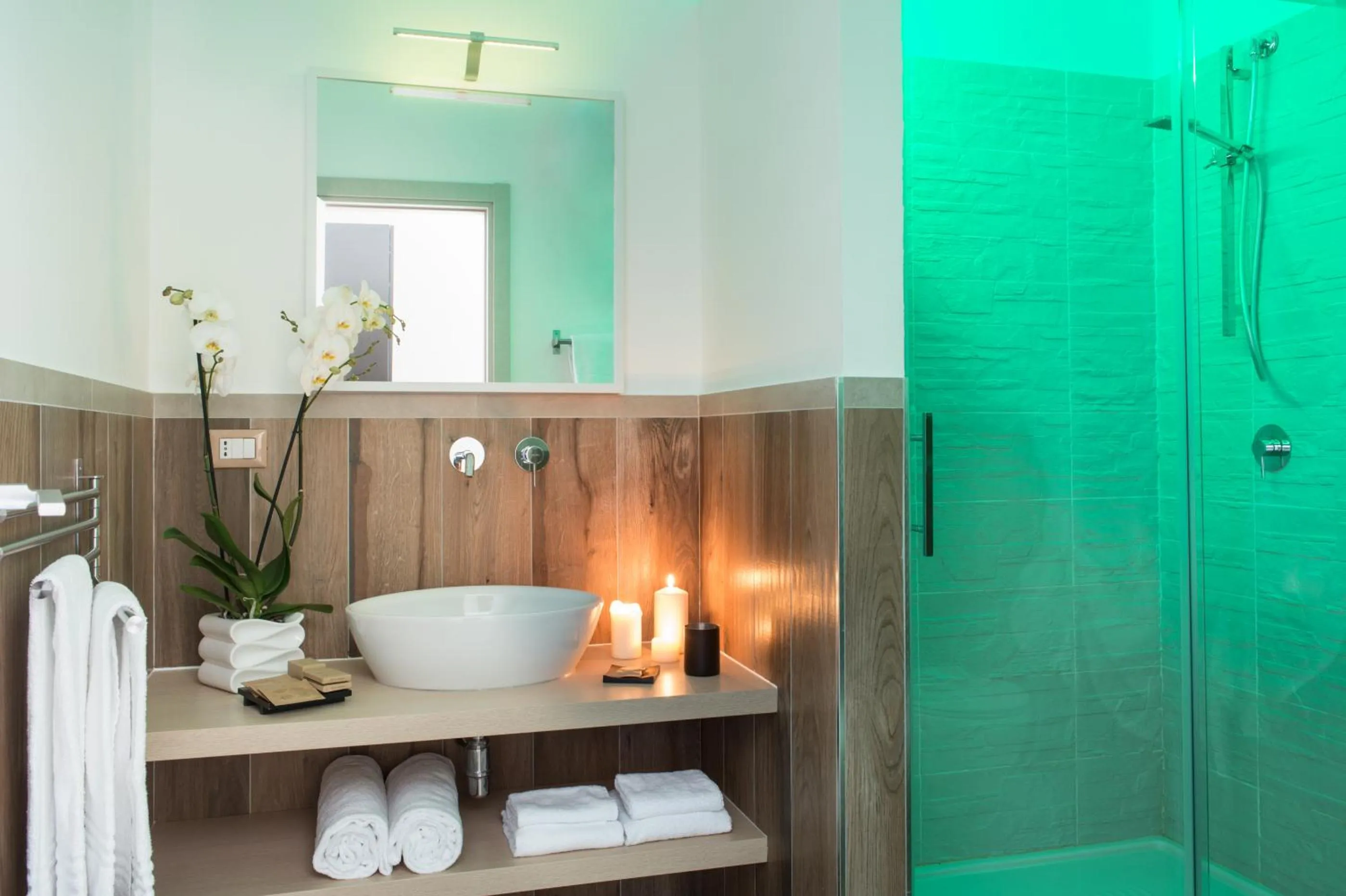 Shower in La Maison des Tout le Monde