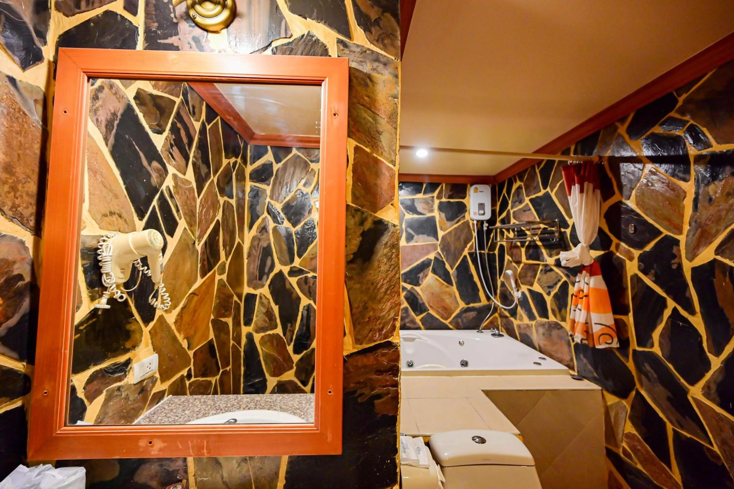 Bathroom in Tiger Complex Hotel