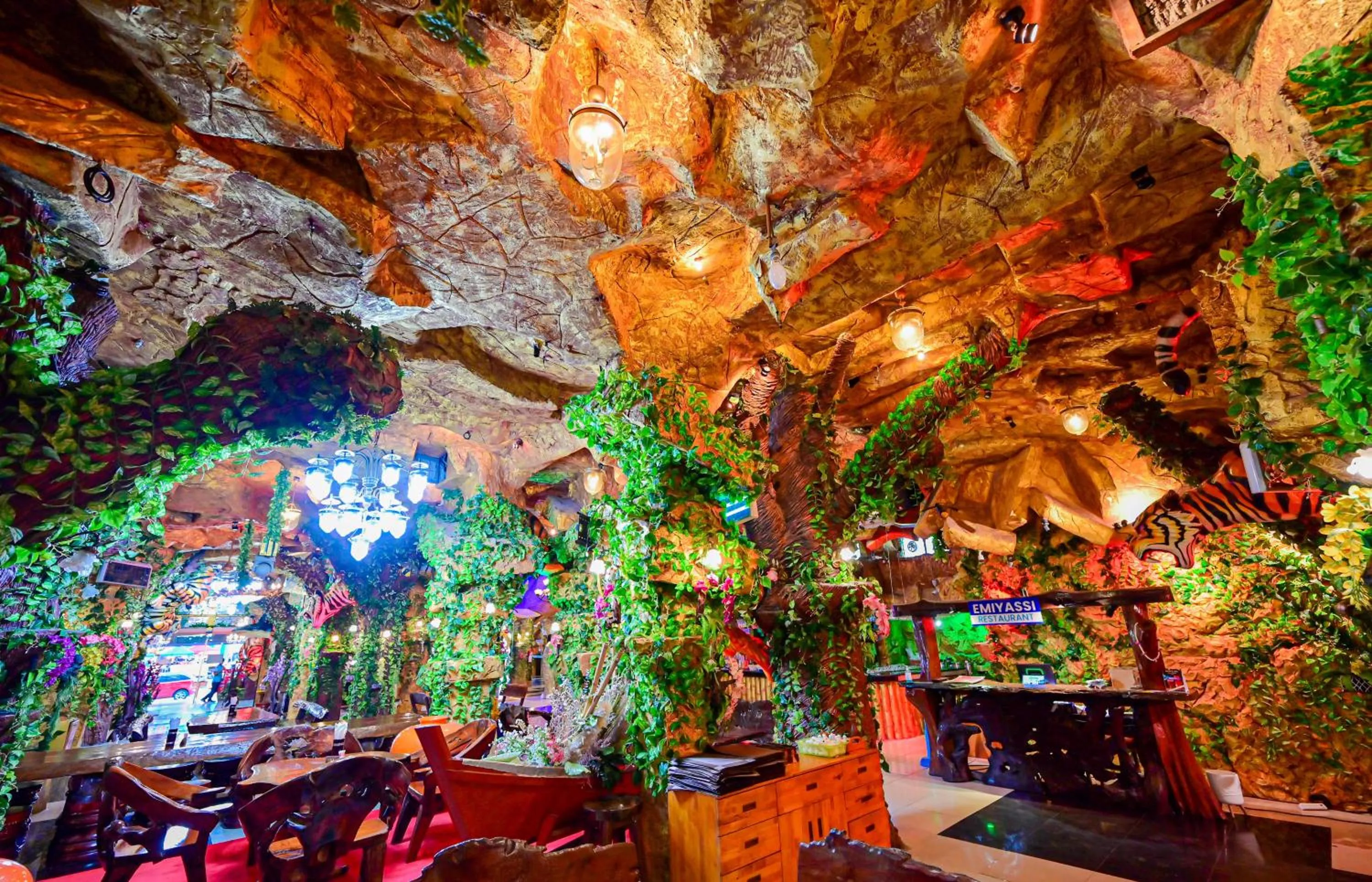 Restaurant/places to eat in Tiger Complex Hotel