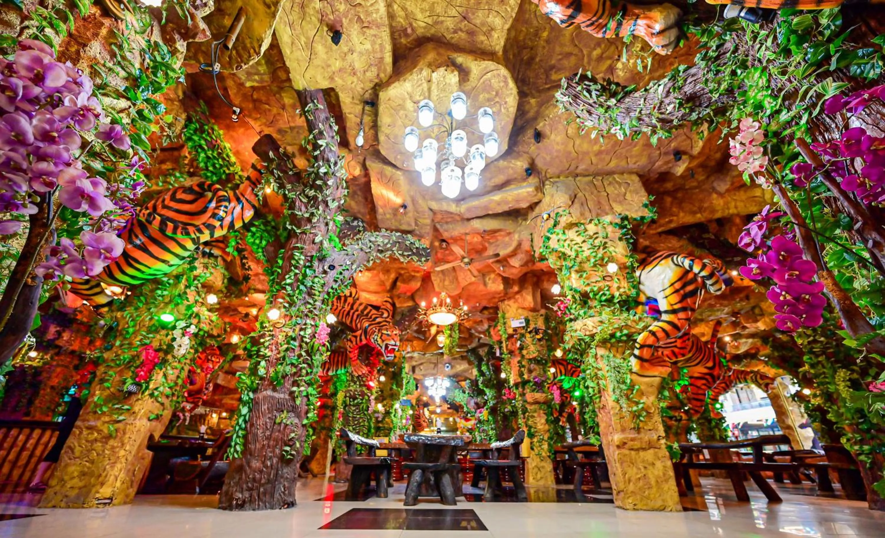 Restaurant/places to eat in Tiger Complex Hotel