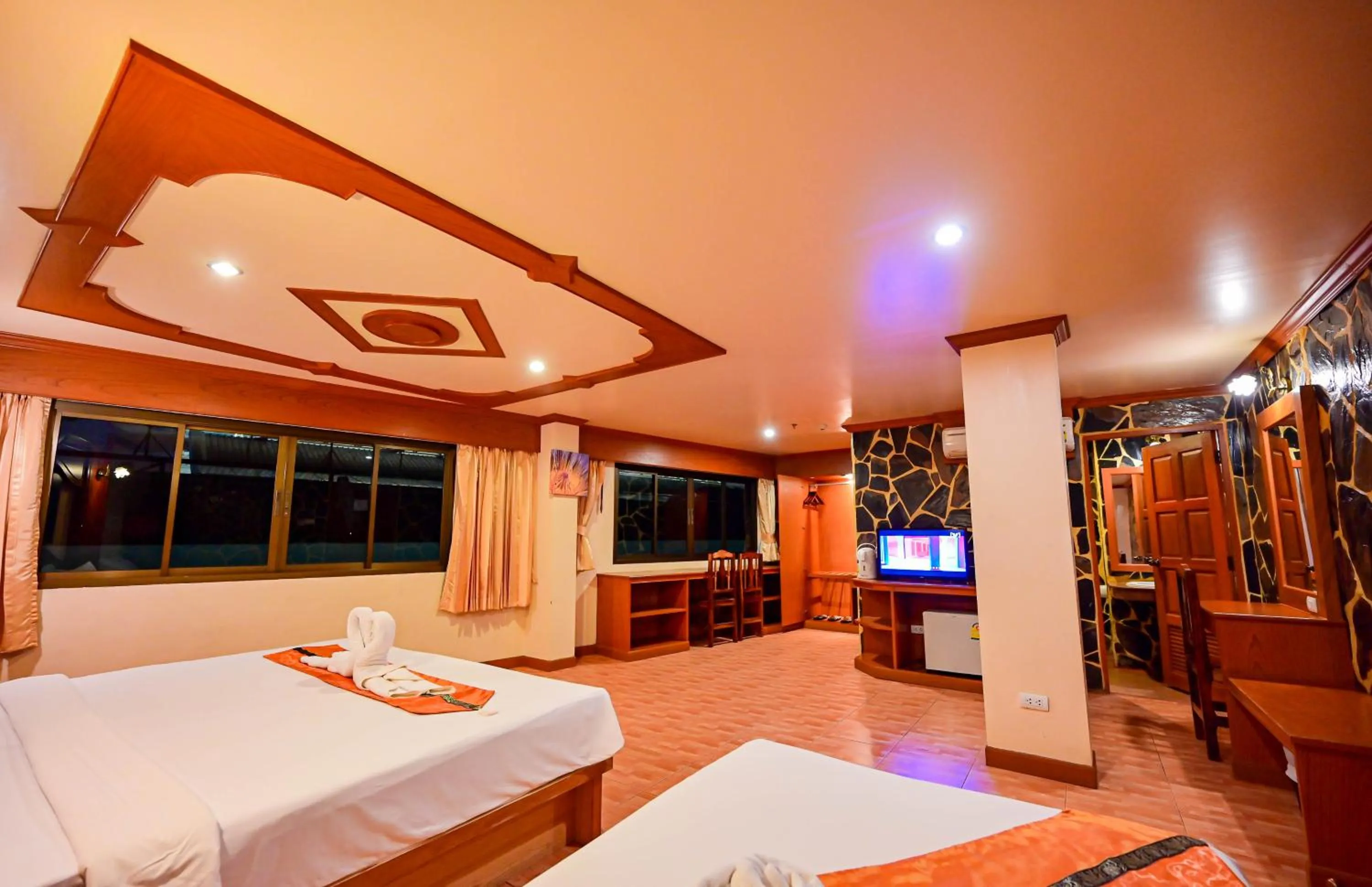 Bedroom, Bed in Tiger Complex Hotel