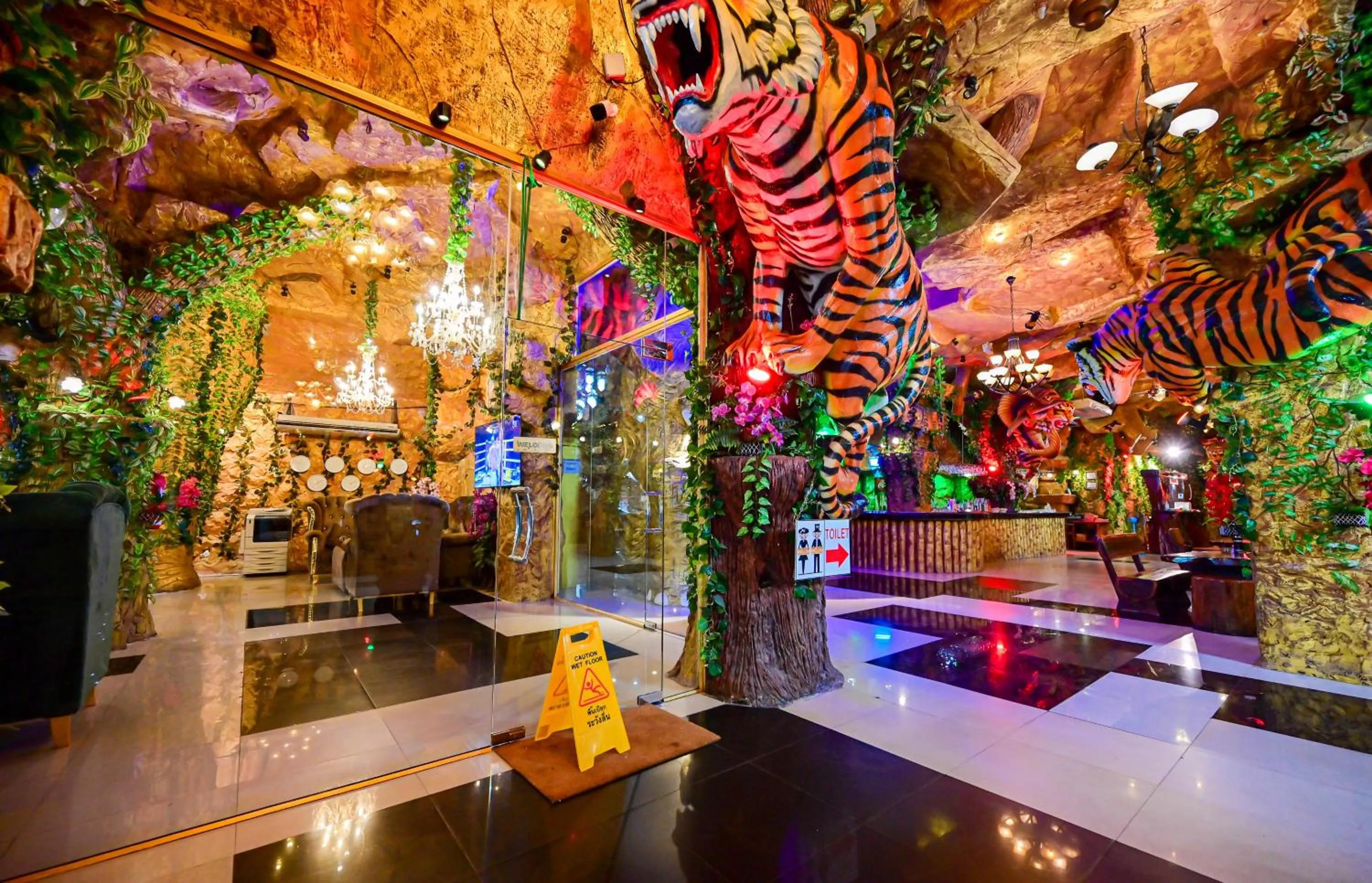 Restaurant/places to eat in Tiger Complex Hotel