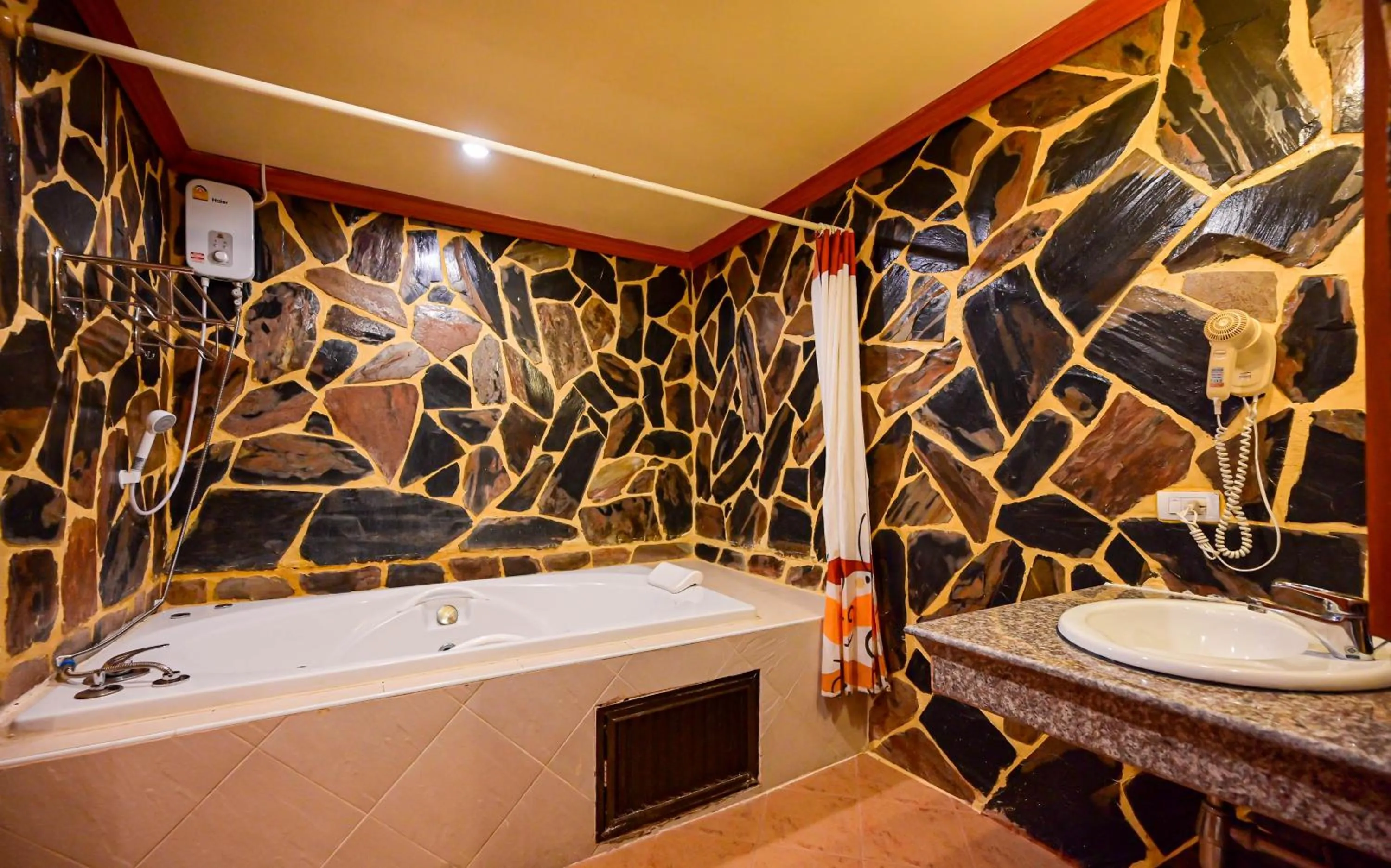 Bath in Tiger Complex Hotel