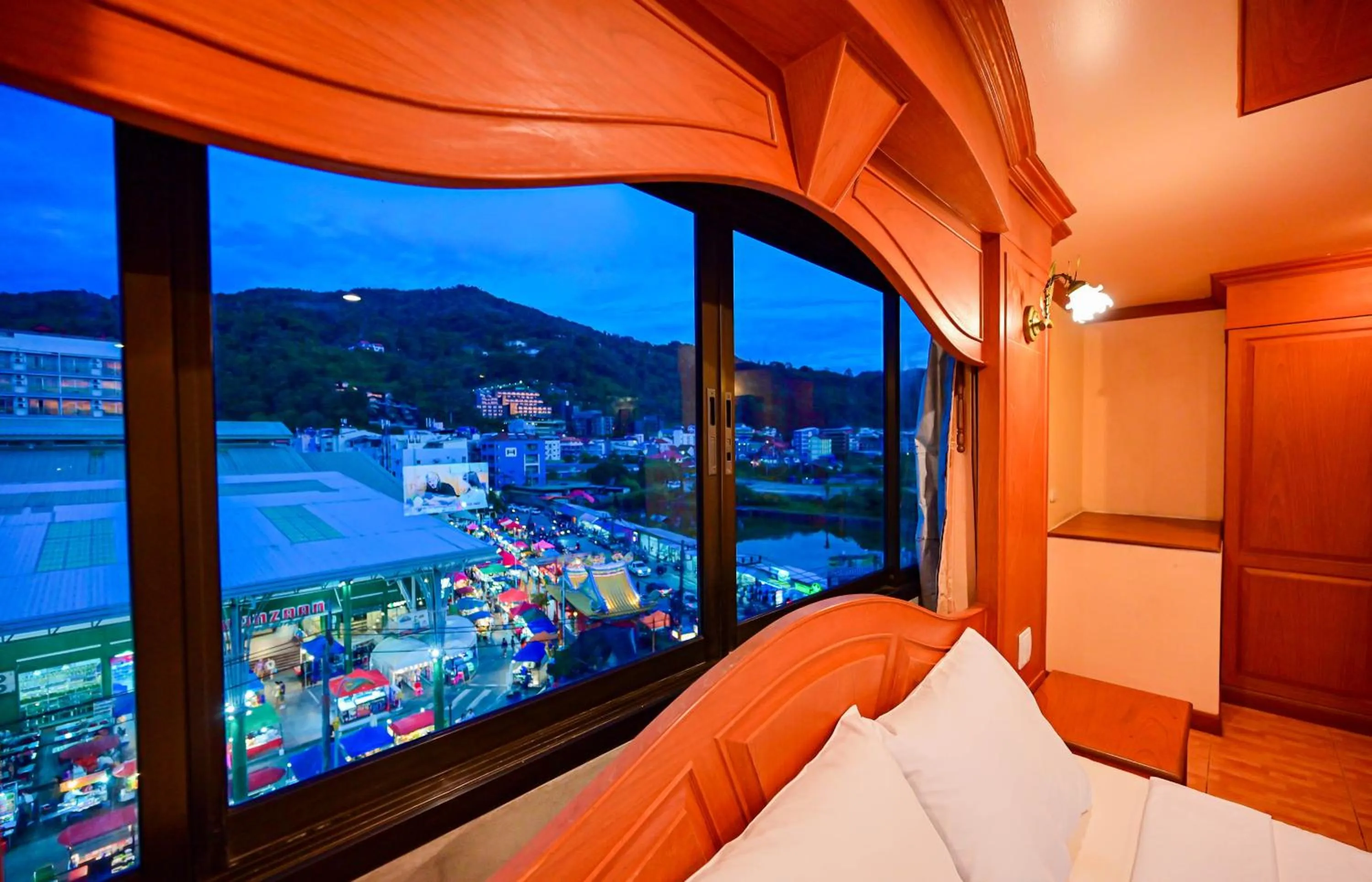 Mountain view, Bed in Tiger Complex Hotel