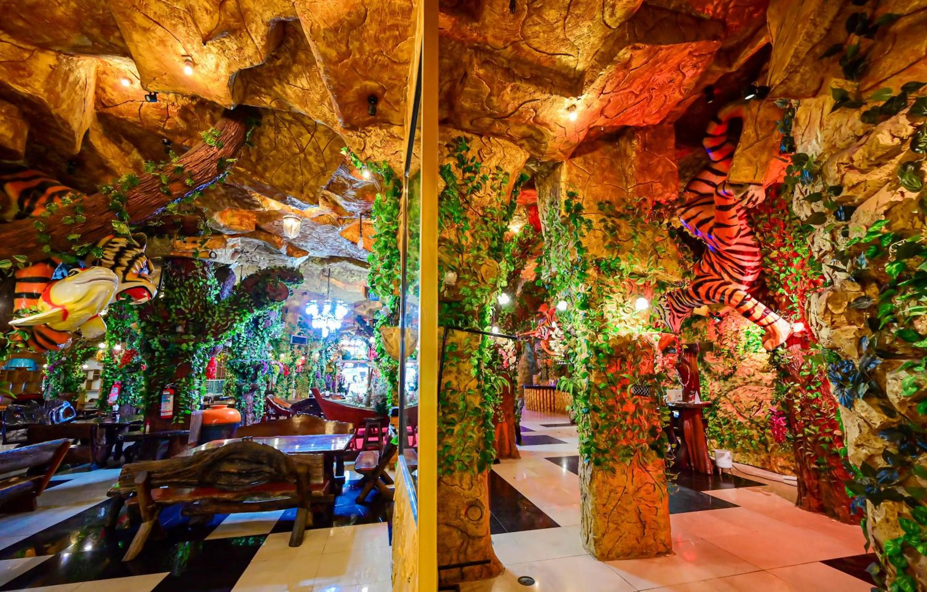 Restaurant/places to eat in Tiger Complex Hotel