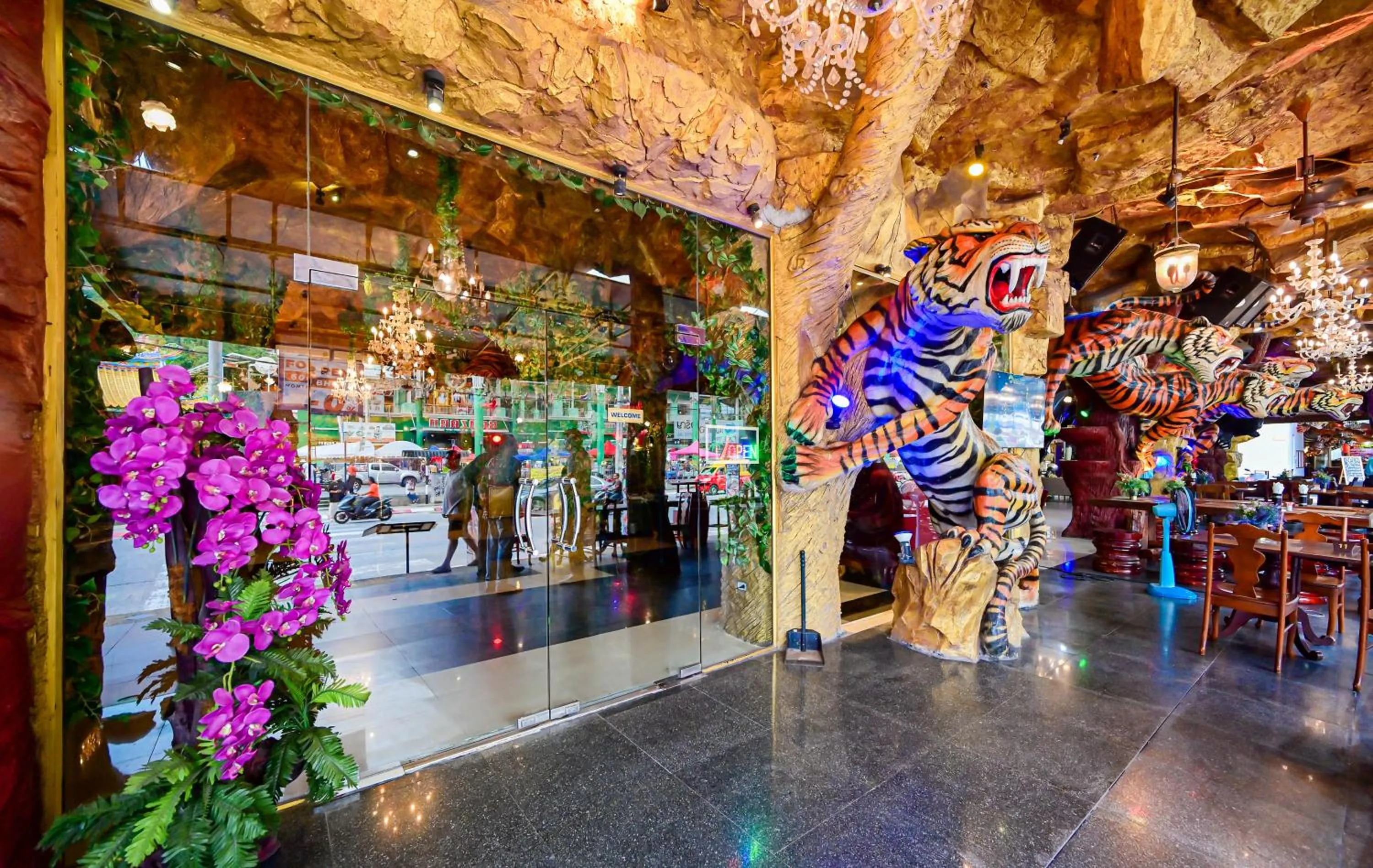 Restaurant/places to eat in Tiger Complex Hotel