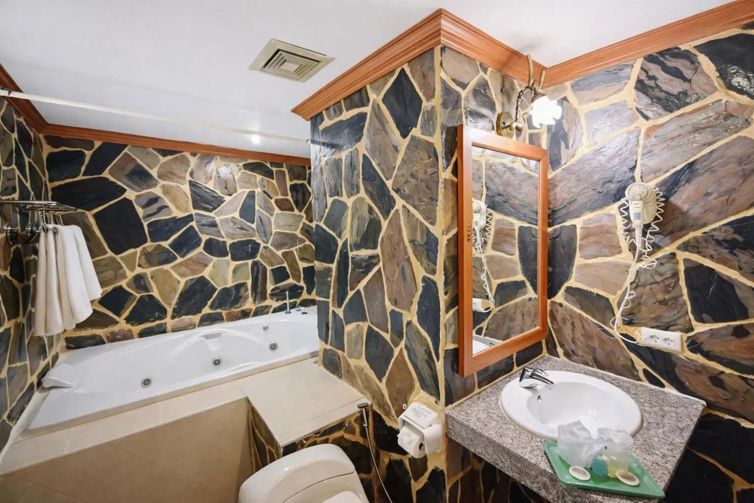 Bathroom in Tiger Complex Hotel