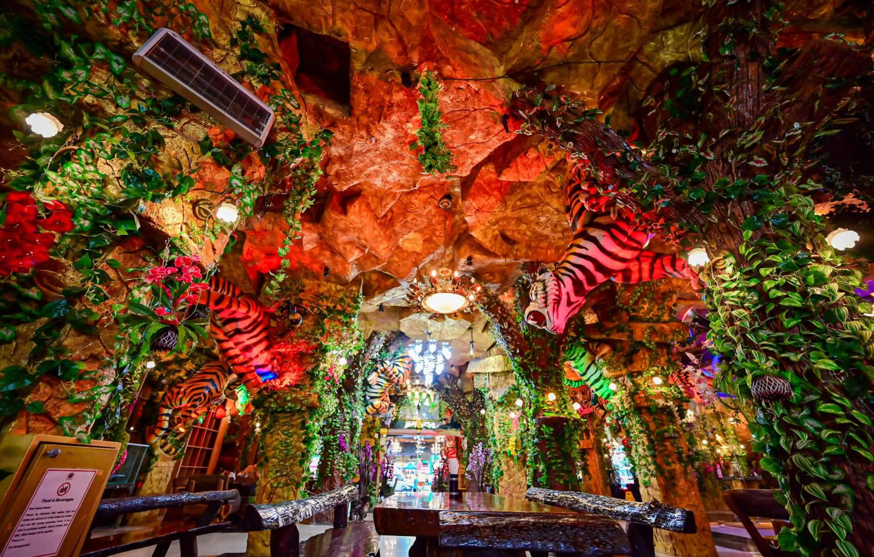 Restaurant/places to eat in Tiger Complex Hotel