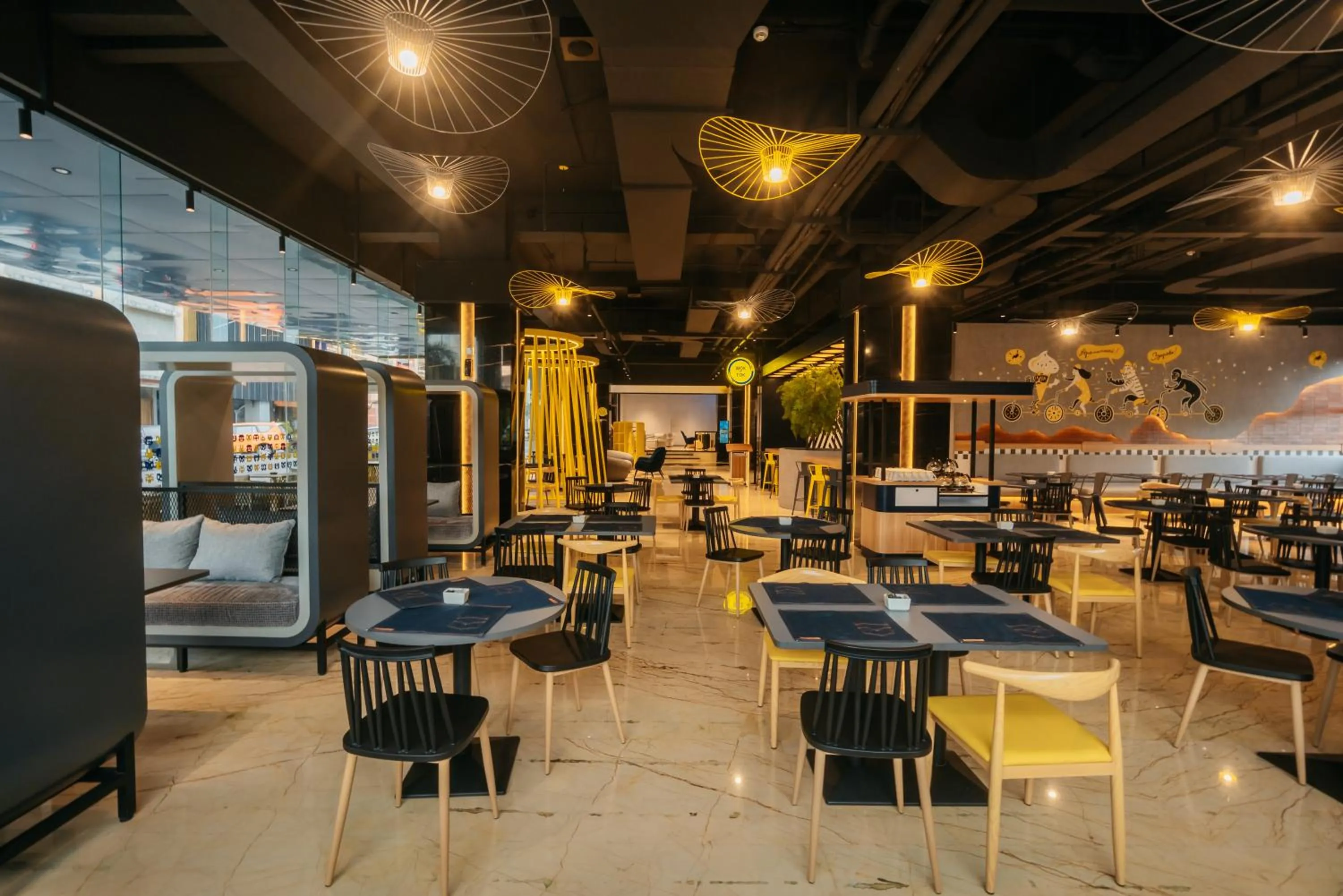 Restaurant/places to eat in Yello Hotel Harbour Bay