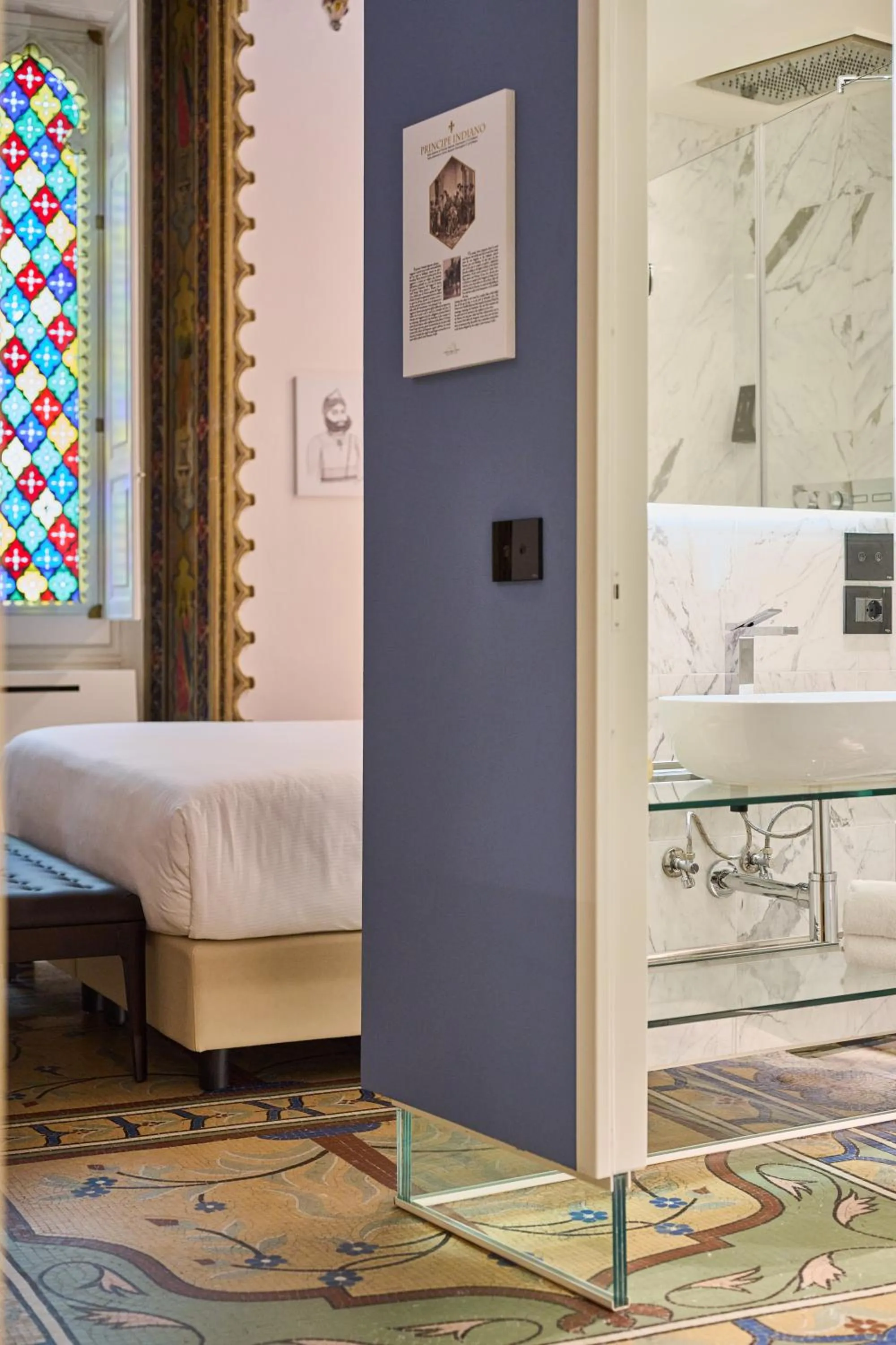 Bed in Duomo Luxury Florence