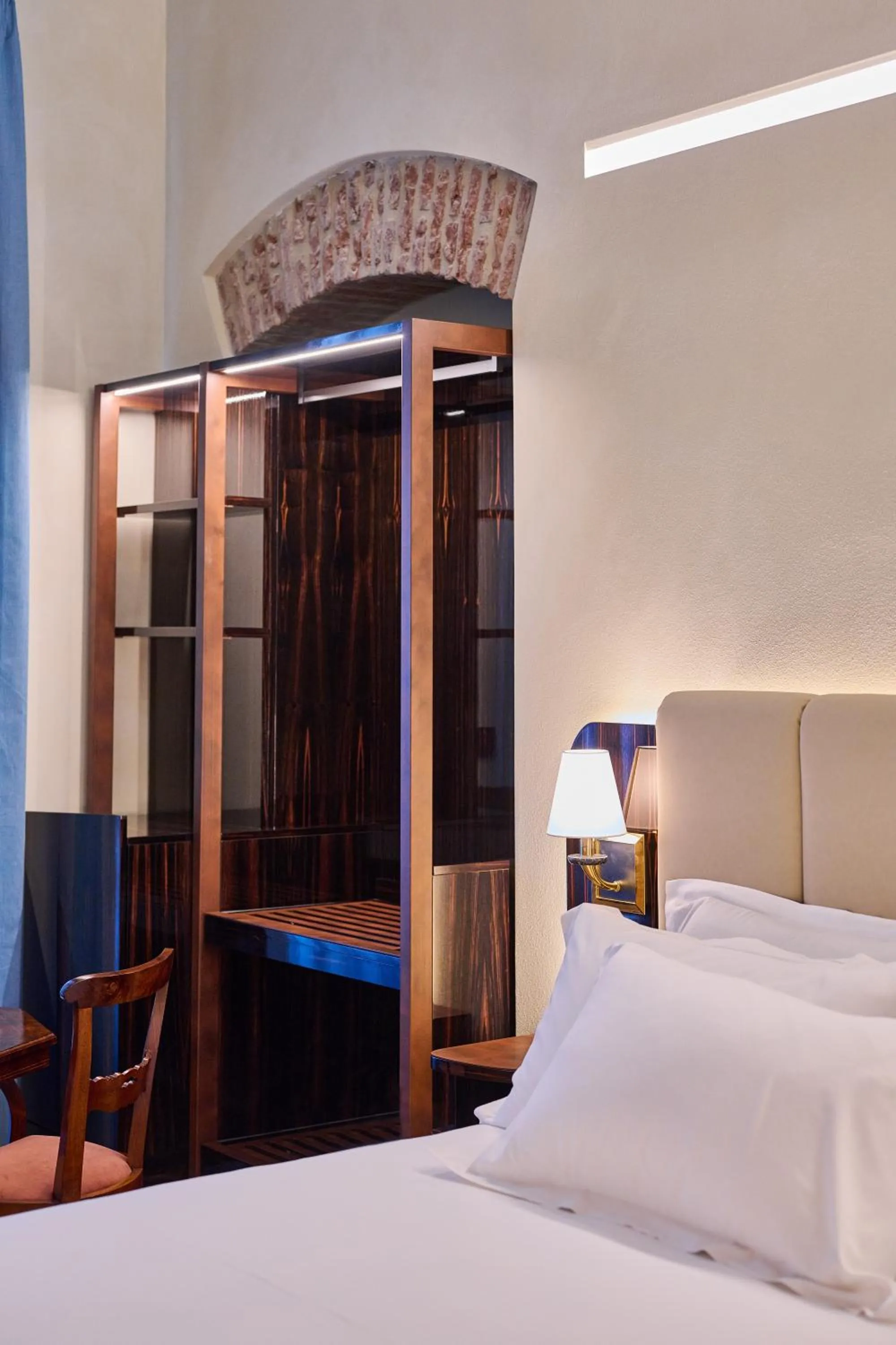 Bed in Duomo Luxury Florence