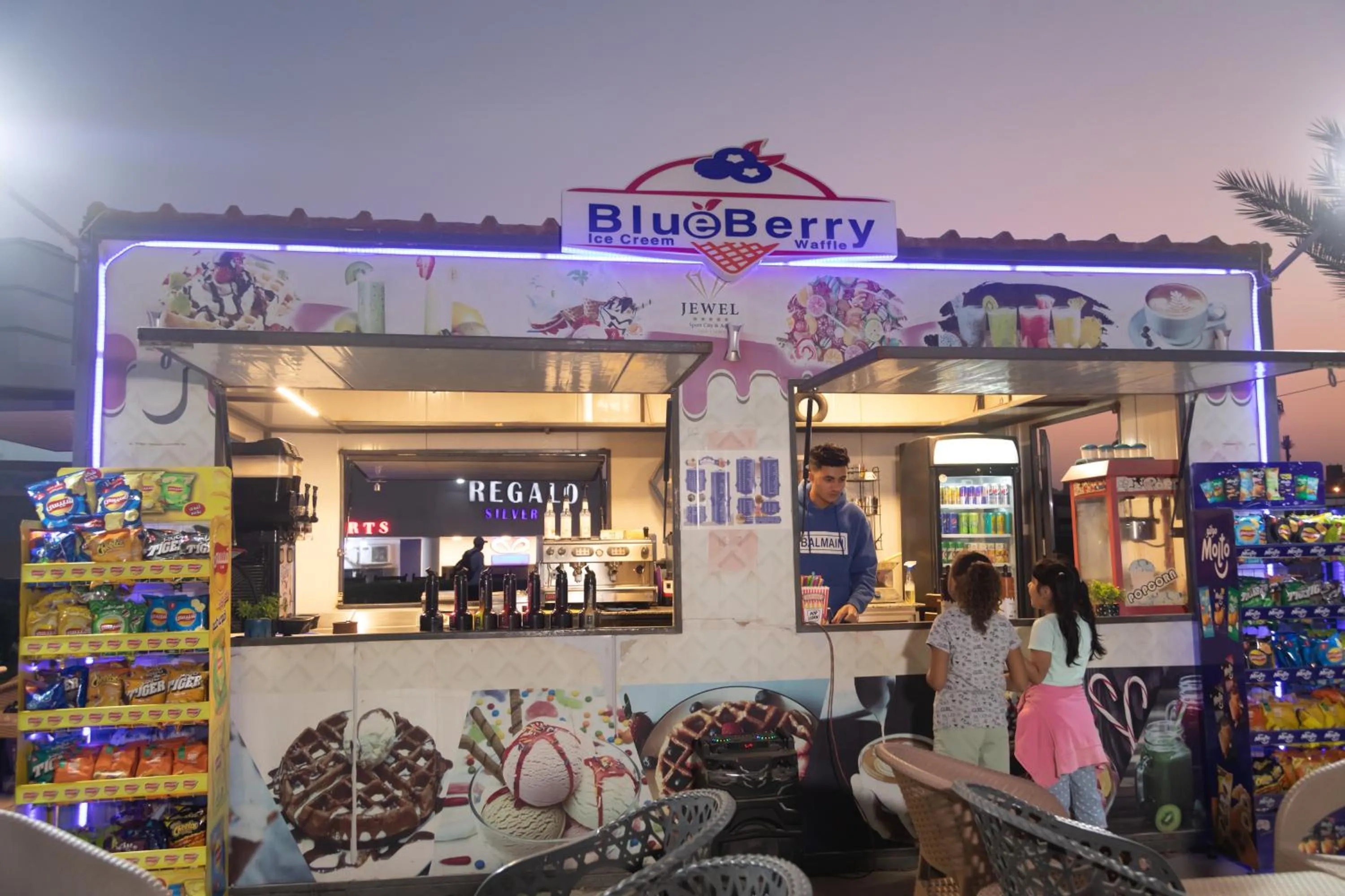 Restaurant/places to eat in Jewel Sport City and Aqua Park