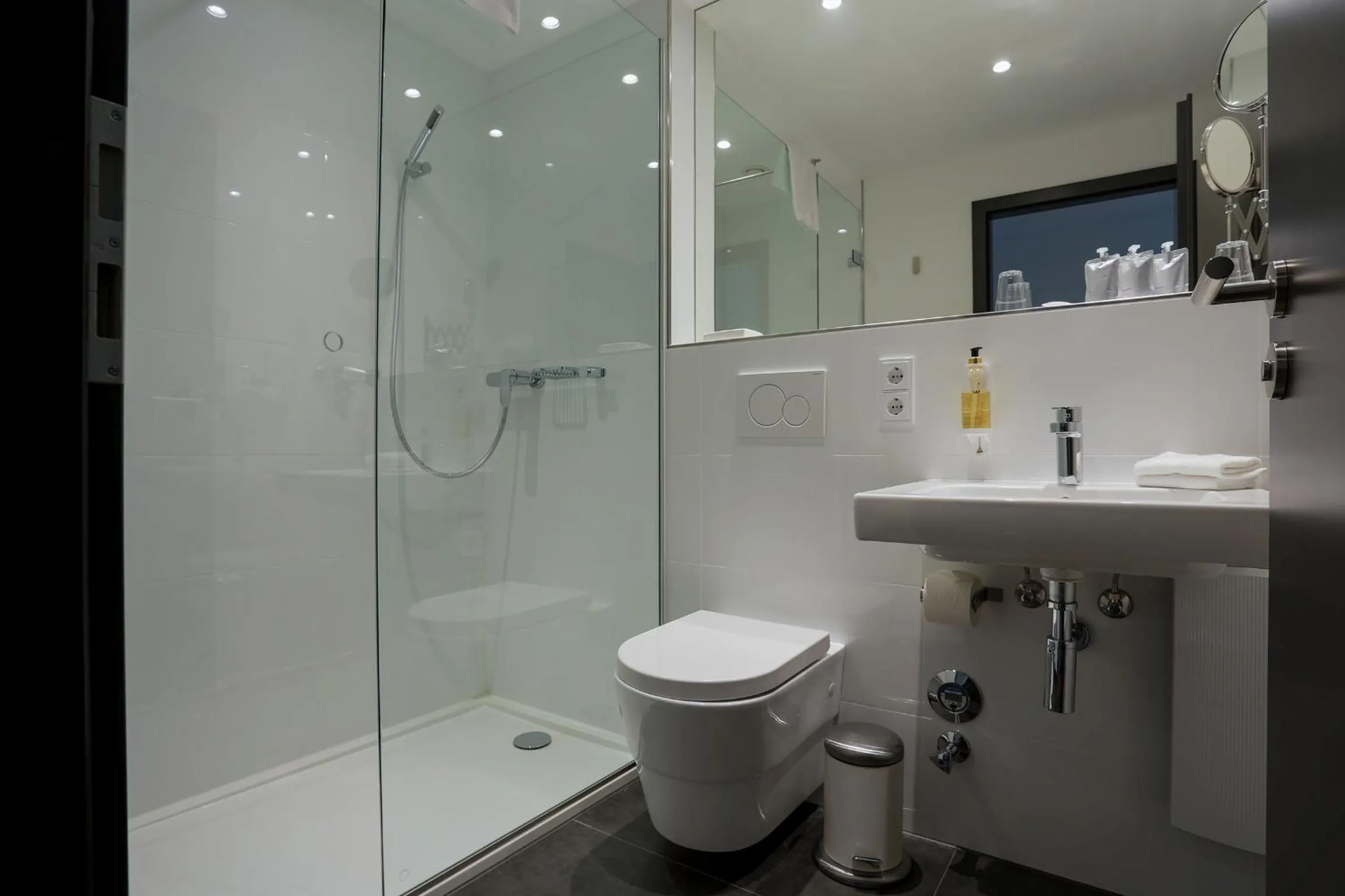 Bathroom in FourSide Plaza Hotel Trier, Trademark Collection by Wyndham