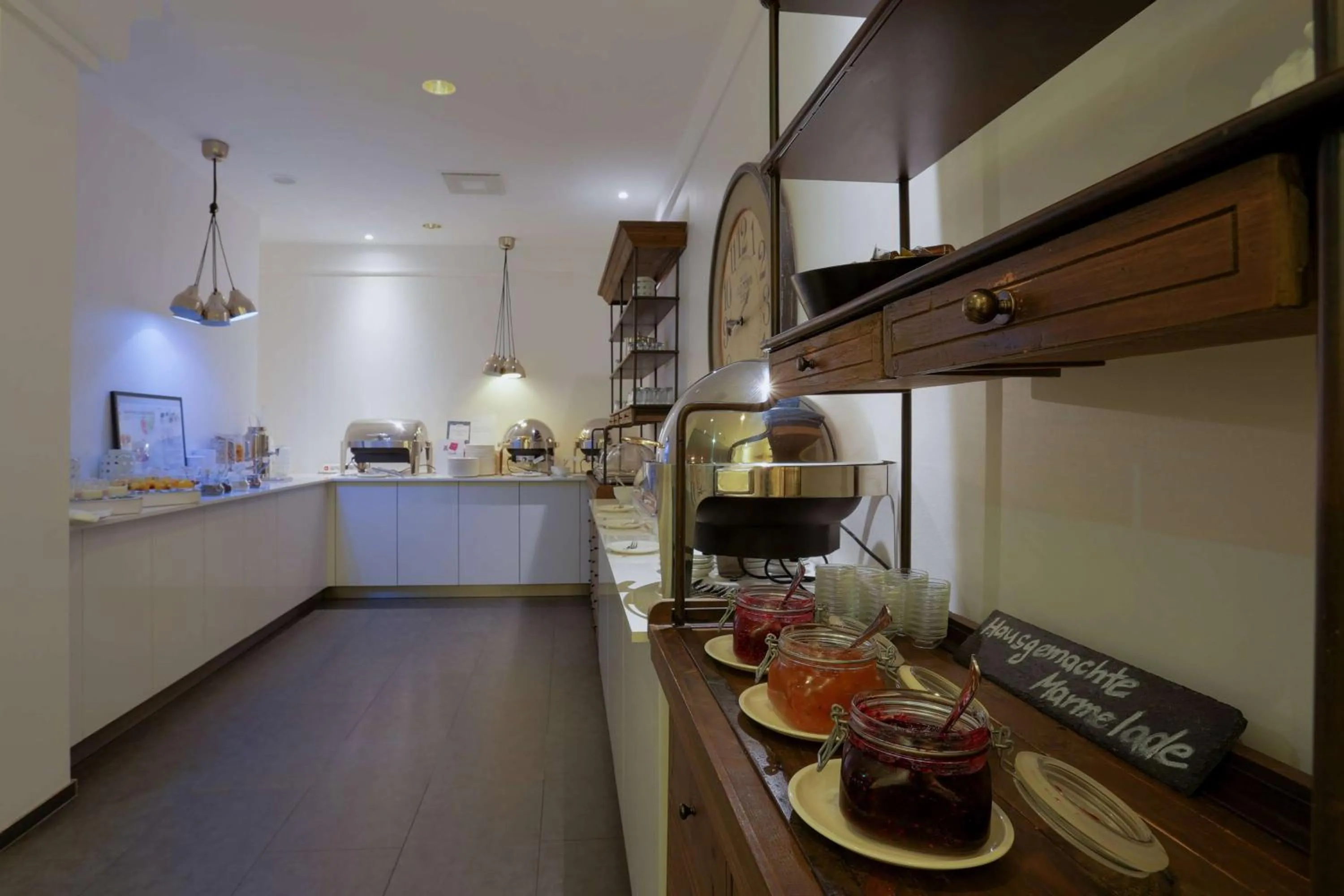 Restaurant/places to eat in FourSide Plaza Hotel Trier, Trademark Collection by Wyndham