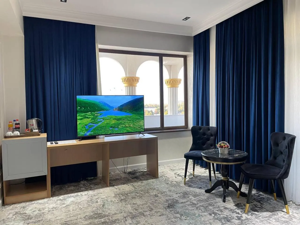 Communal lounge/ TV room in Friday Old City Hotel