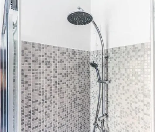 Shower in Guest House Roma