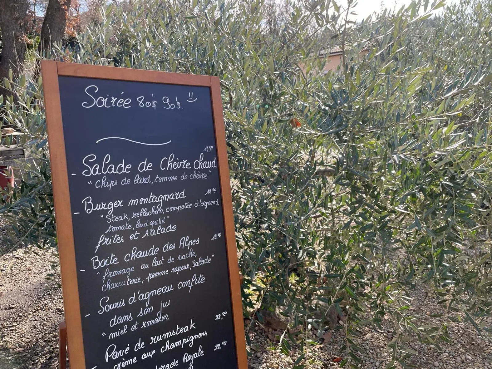 Restaurant/places to eat in Auberge de la Table Ronde