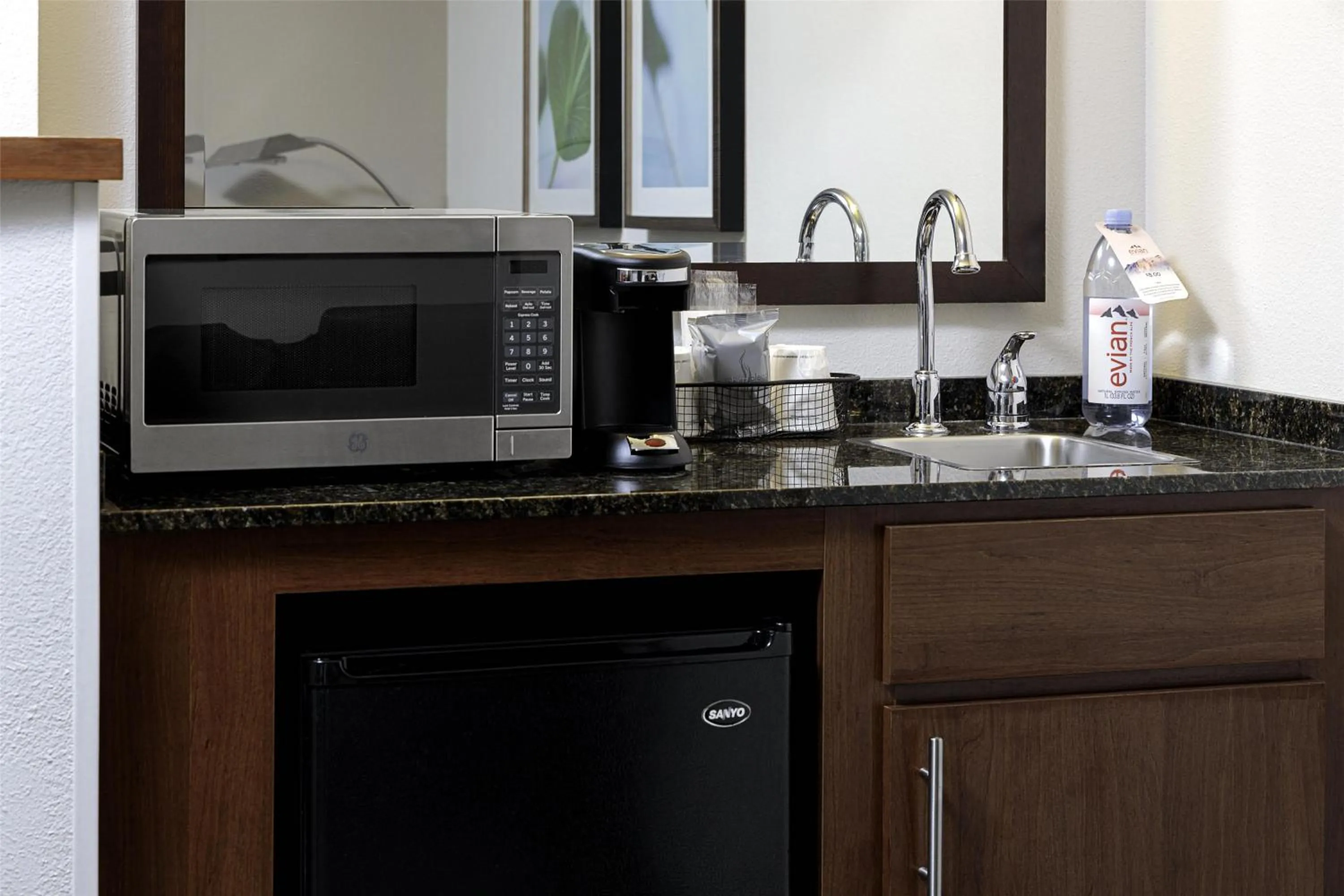 Bedroom in Hyatt Place Detroit/Auburn Hills