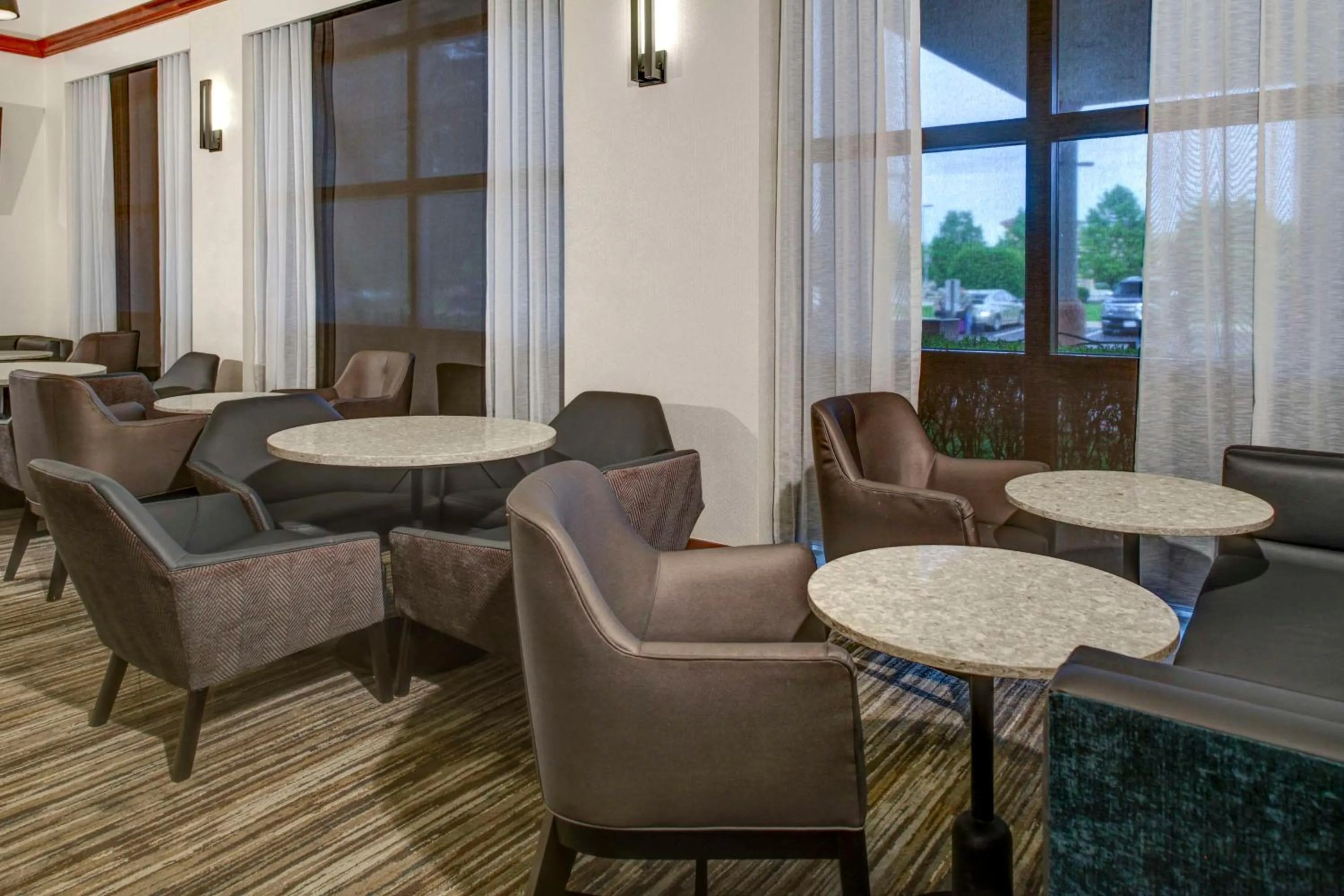 Lounge or bar in Hyatt Place Detroit/Auburn Hills