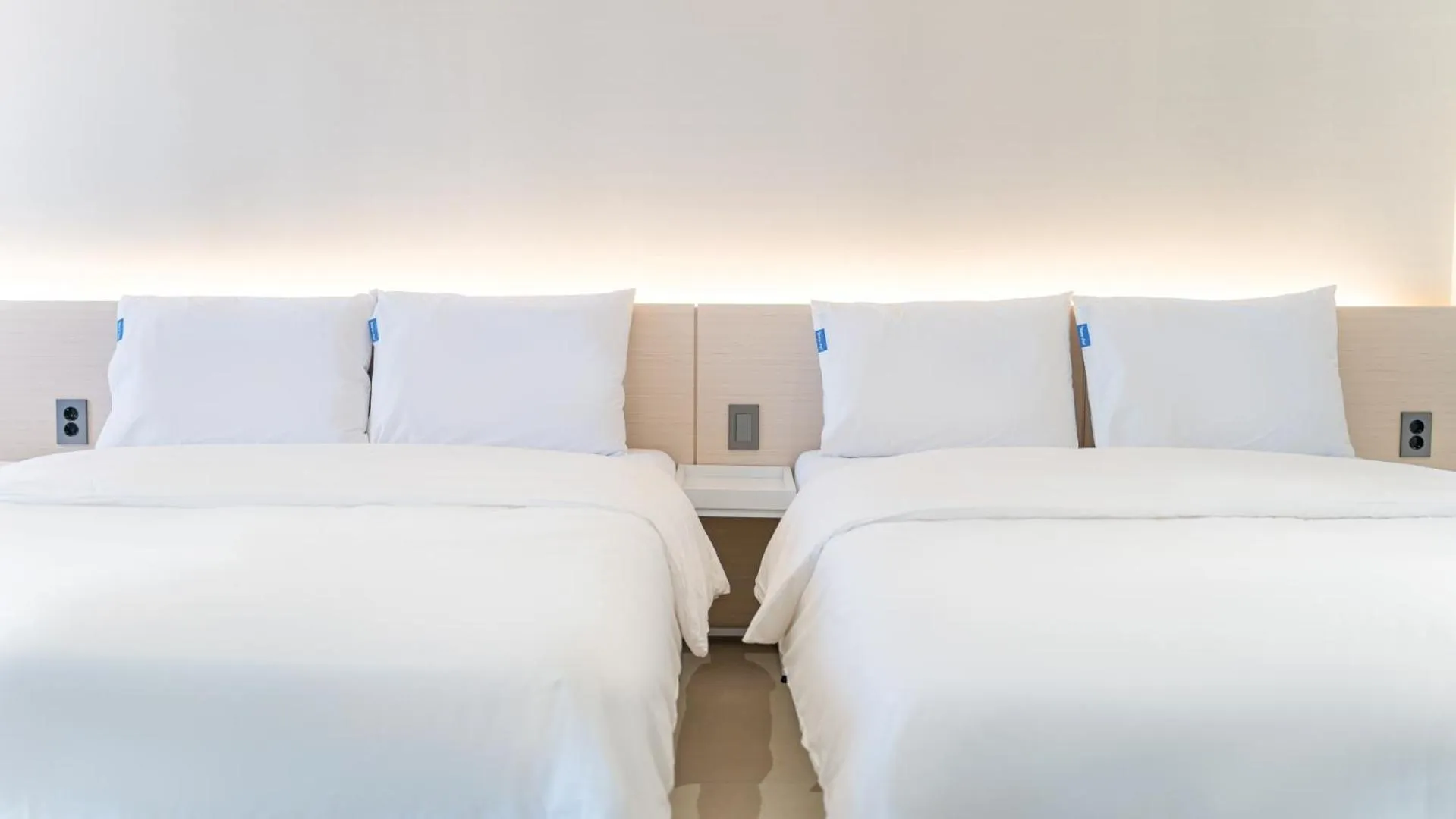 Bed in Sharp & Flat Hotel