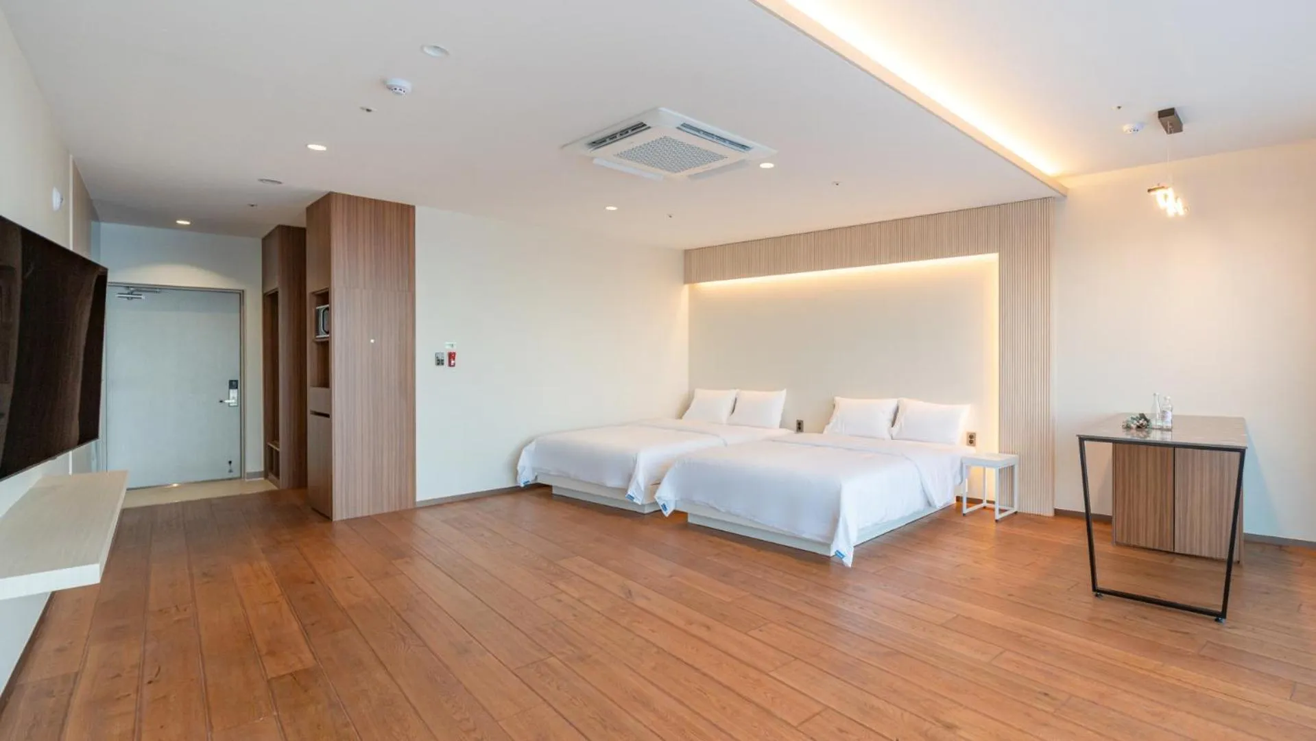 Bed in Sharp & Flat Hotel