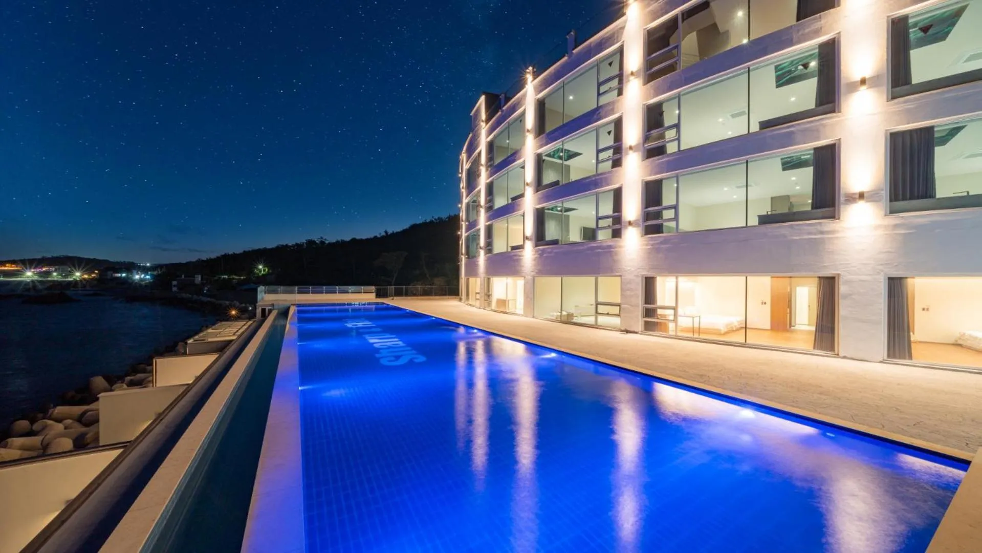 Swimming pool in Sharp & Flat Hotel