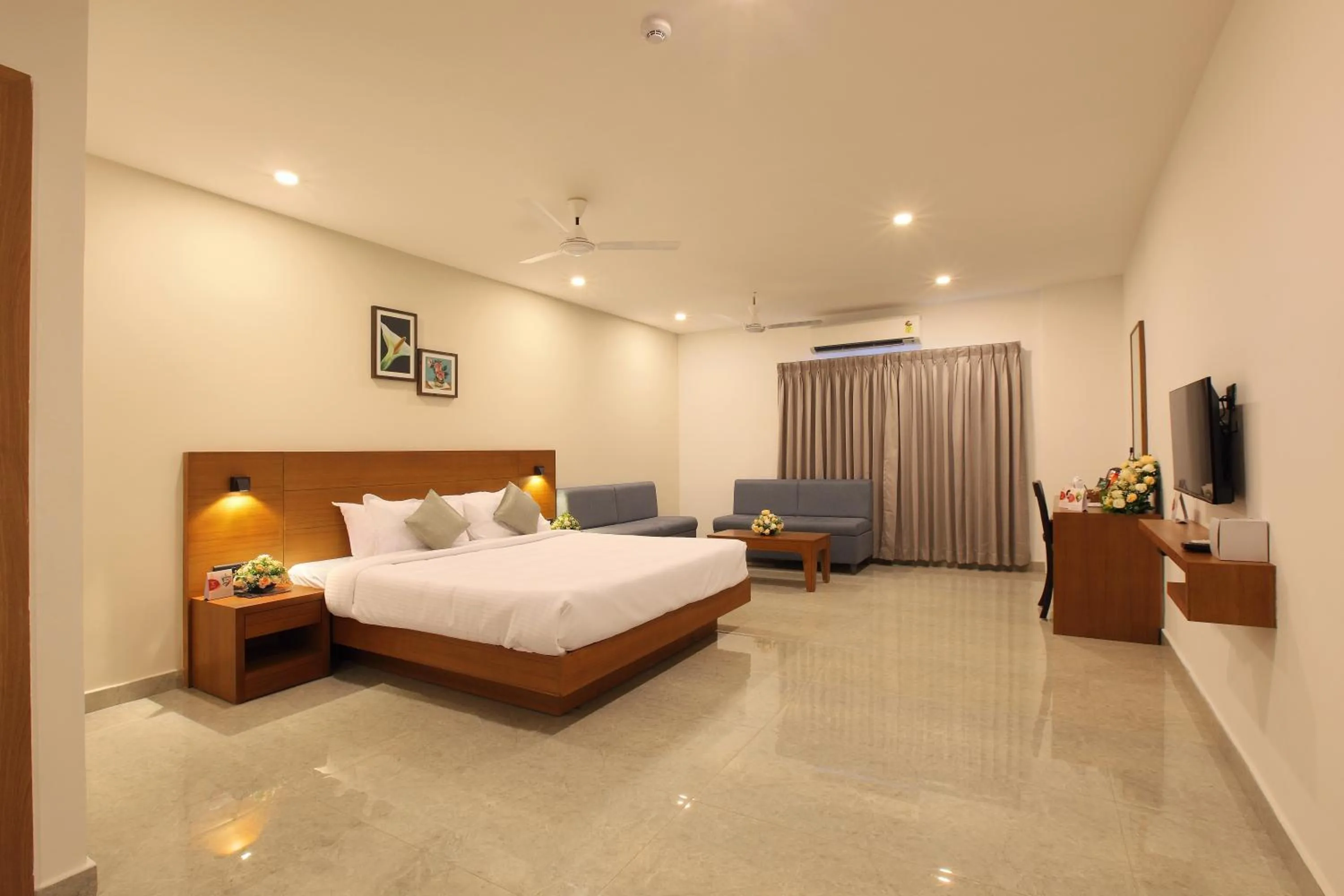 Bathroom, Bed in HOTEL PRINCE