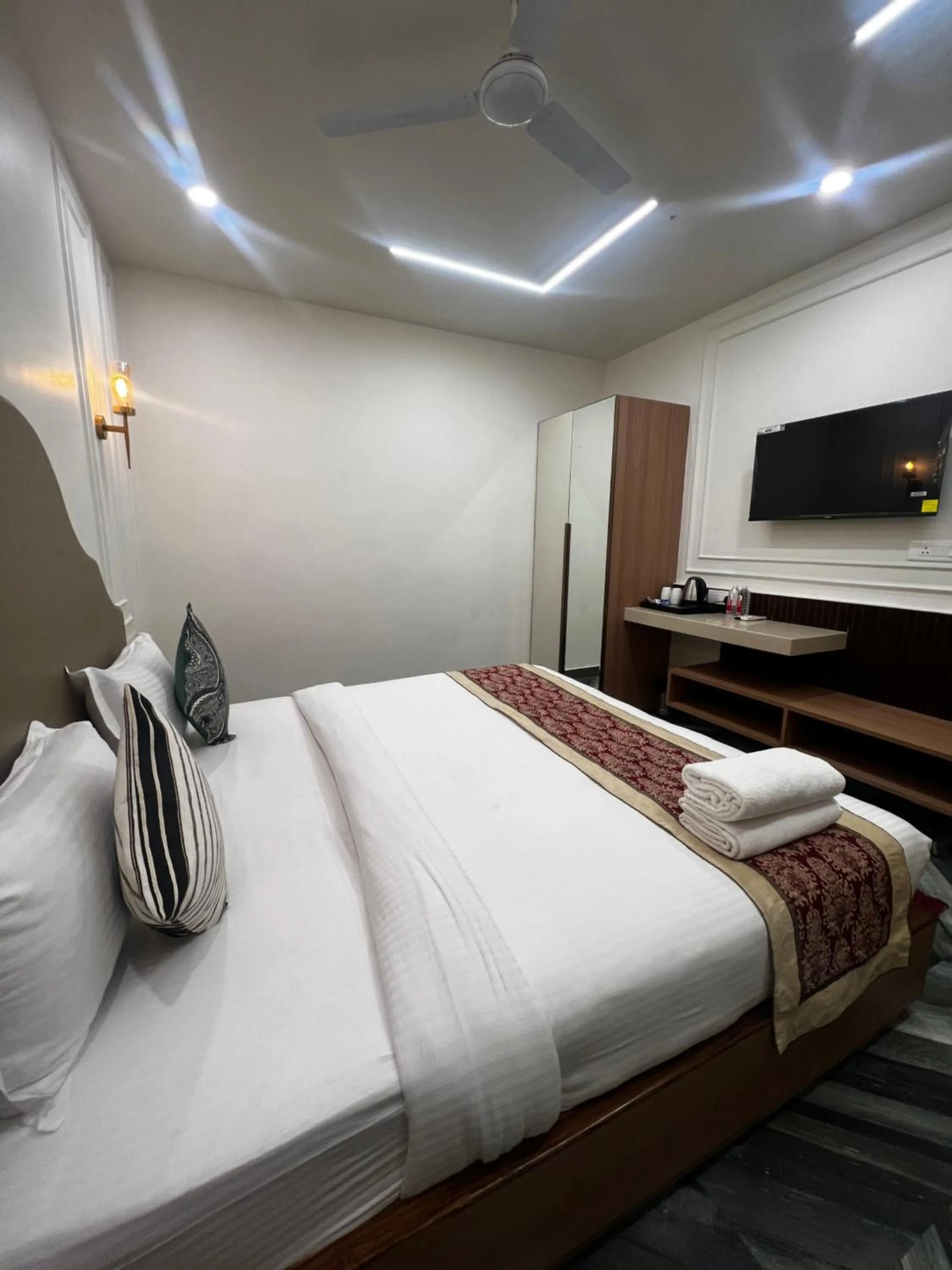 Communal lounge/ TV room, Bed in Anaya Retreat