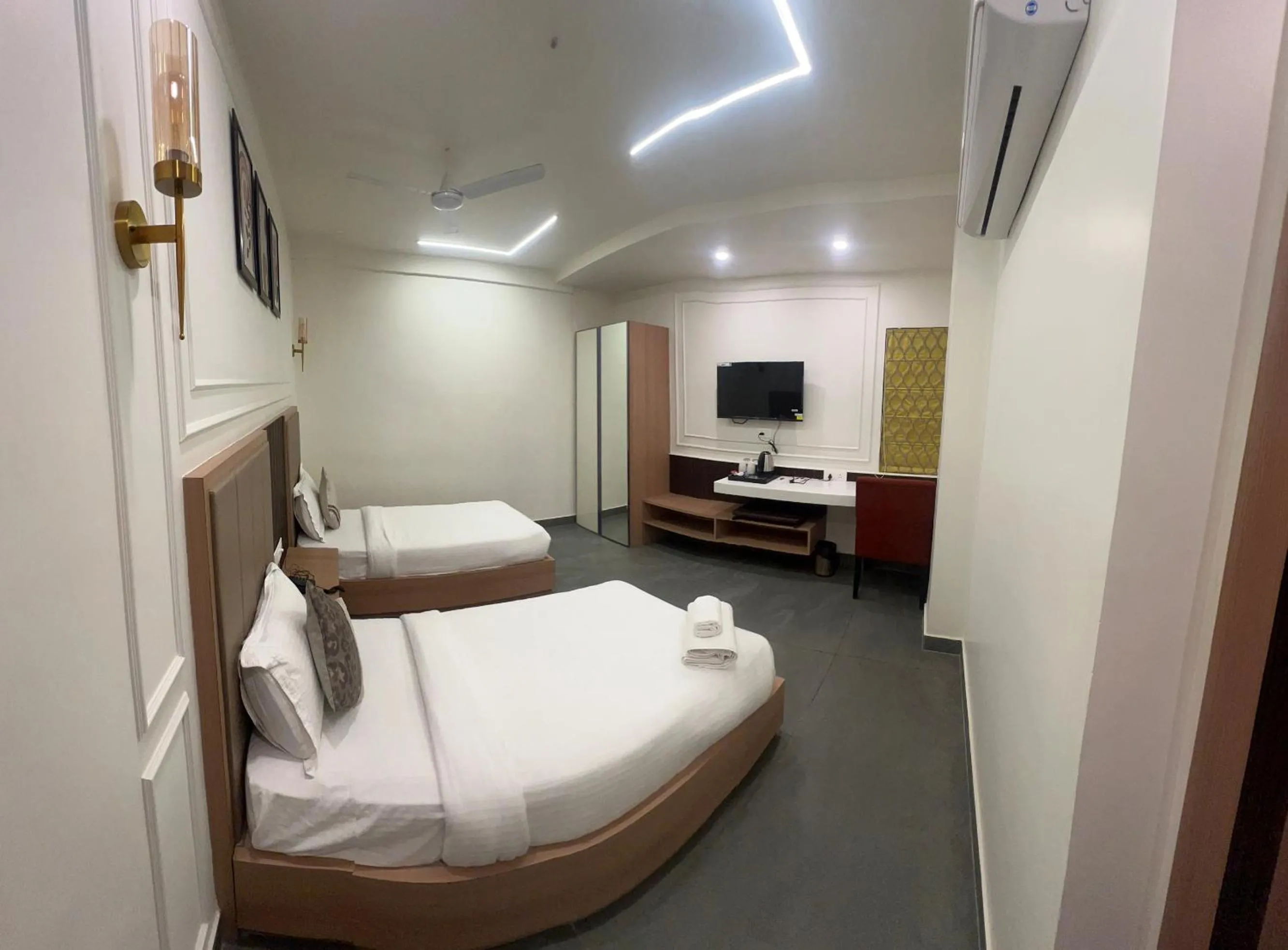 Photo of the whole room, Bed in Anaya Retreat