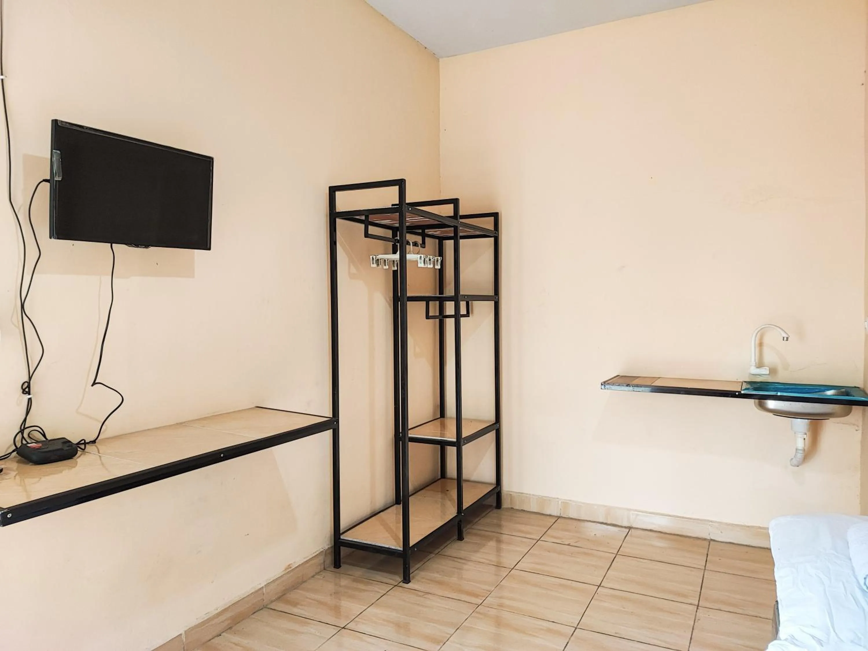 Bedroom, Bed in RedDoorz Syariah near Terminal Alam Barajo Jambi