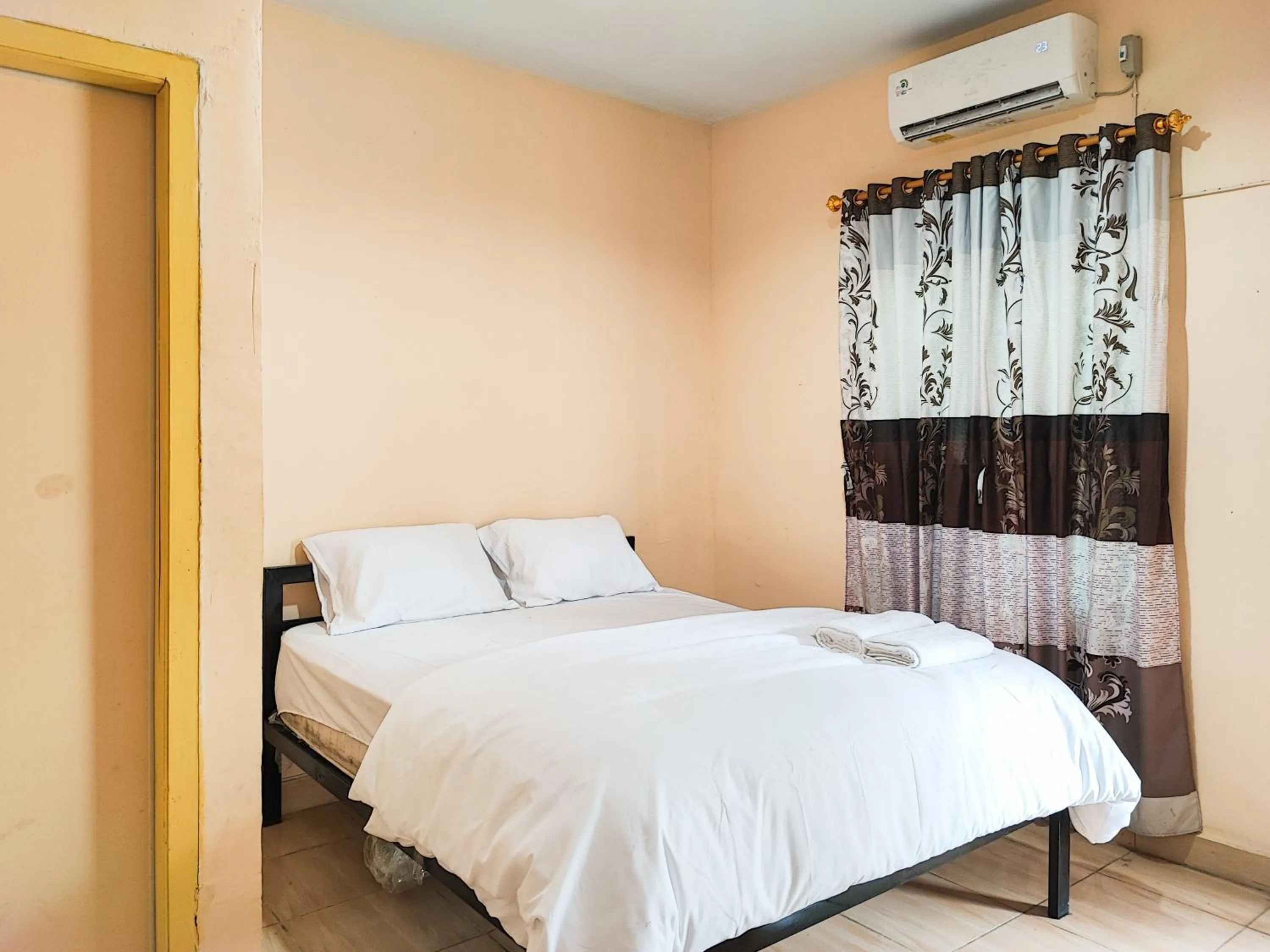 Bedroom, Bed in RedDoorz Syariah near Terminal Alam Barajo Jambi
