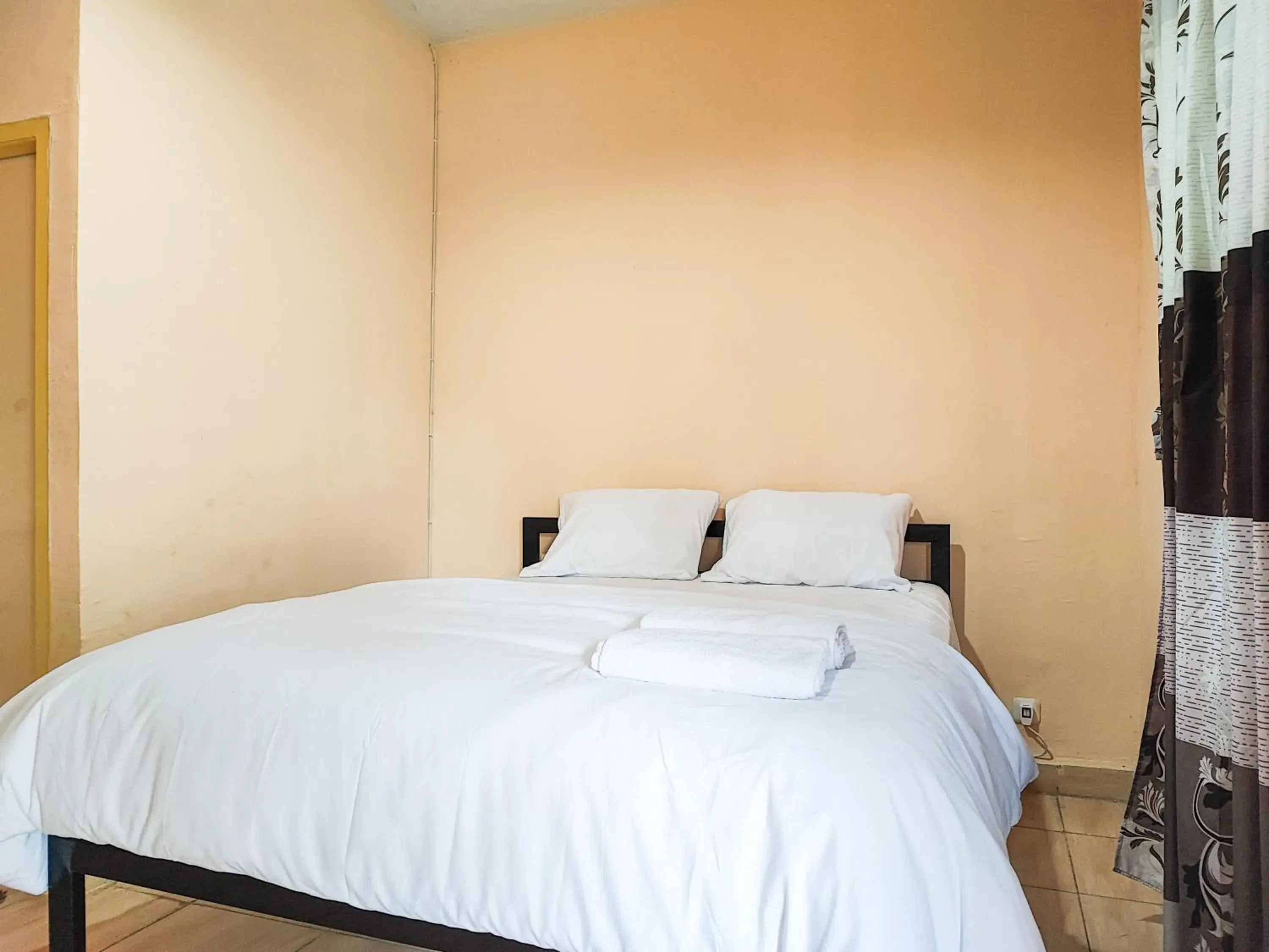 Standard Double Room in RedDoorz Syariah near Terminal Alam Barajo Jambi Standard Double Room in RedDoorz Syariah near Terminal Alam Barajo Jambi
