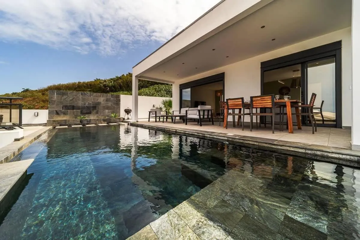 VILLA D'ELSA - 3 suites - 6 personnes - Villa avec piscine à débordement et vue mer à SAINT PIERRE Grand-Bois