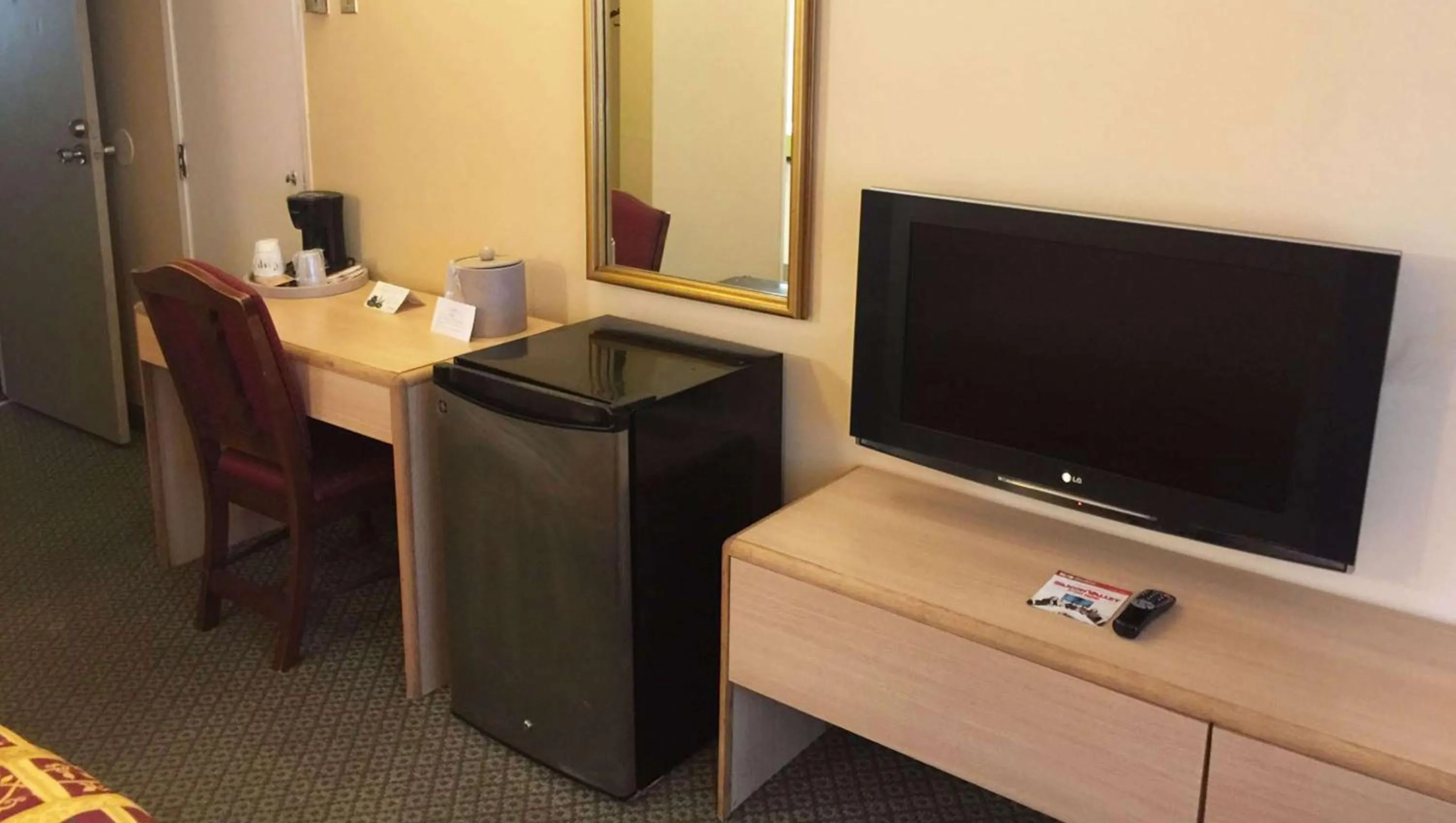 Photo of the whole room in M Star Hotel Mansfield