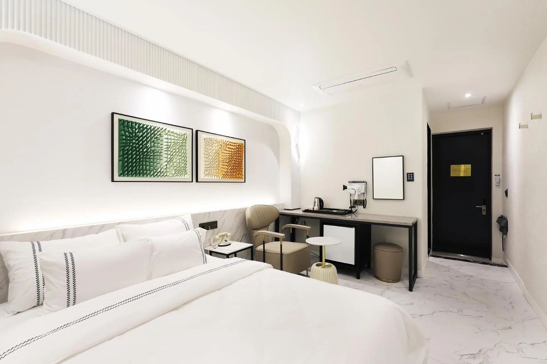 Bedroom, Bed in Mari Hotel