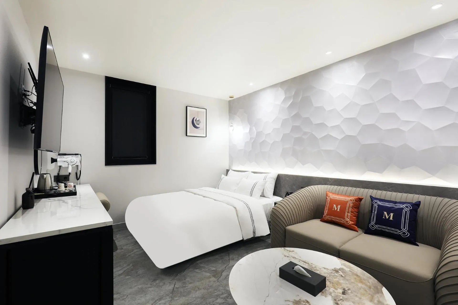 Property building, Bed in Mari Hotel