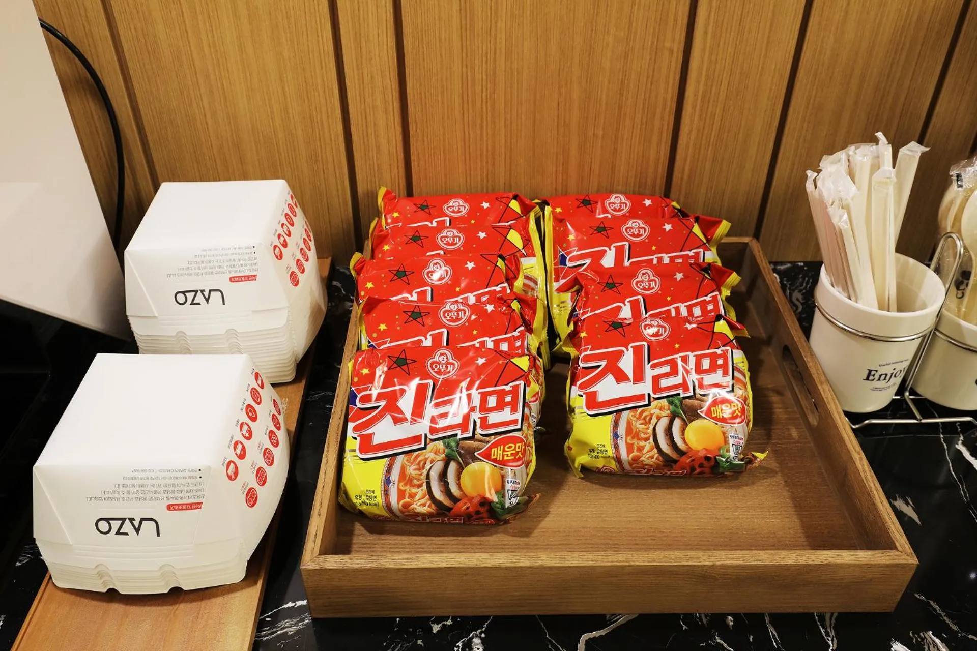 Restaurant/places to eat in Mari Hotel