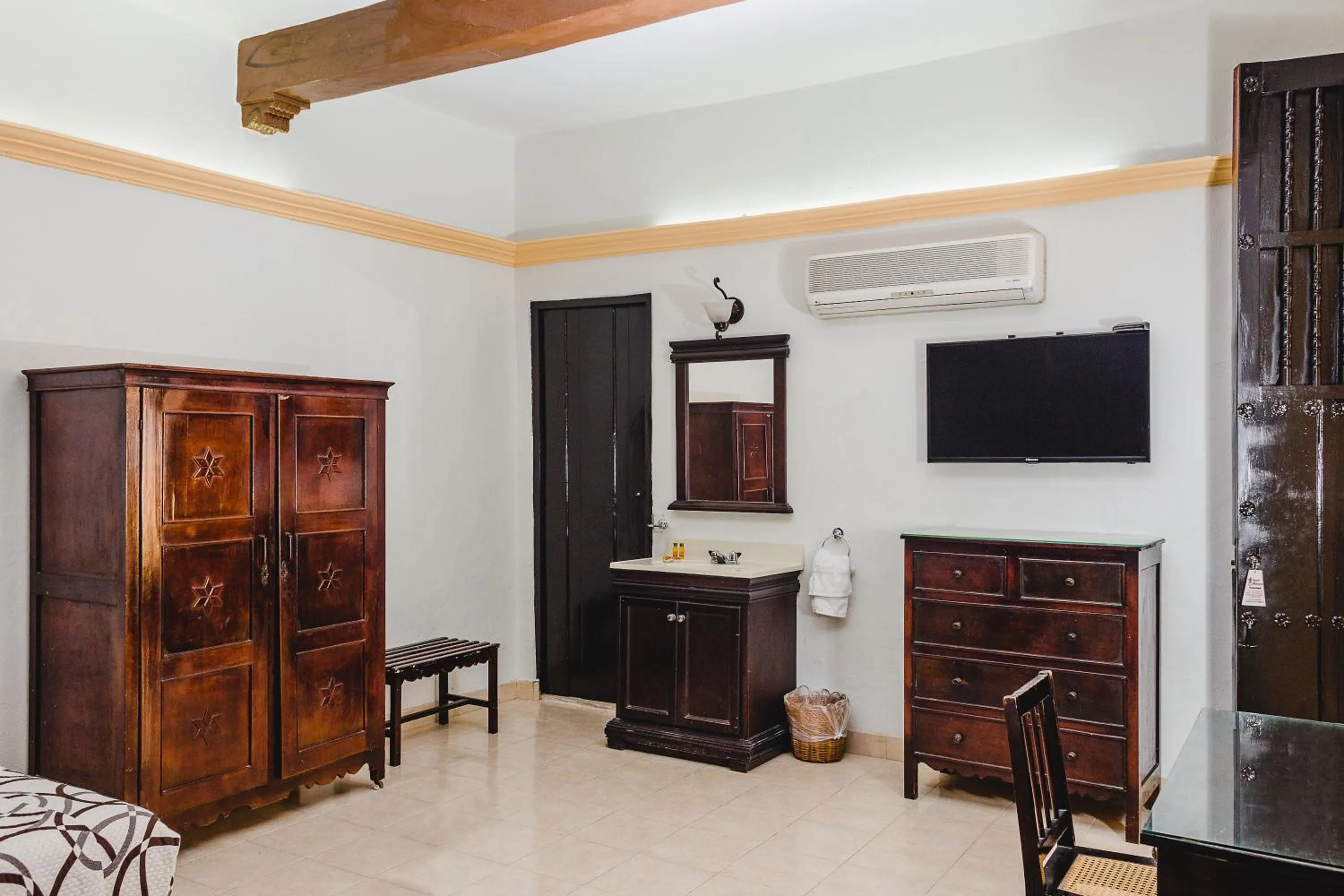 TV and multimedia in Hotel Montejo