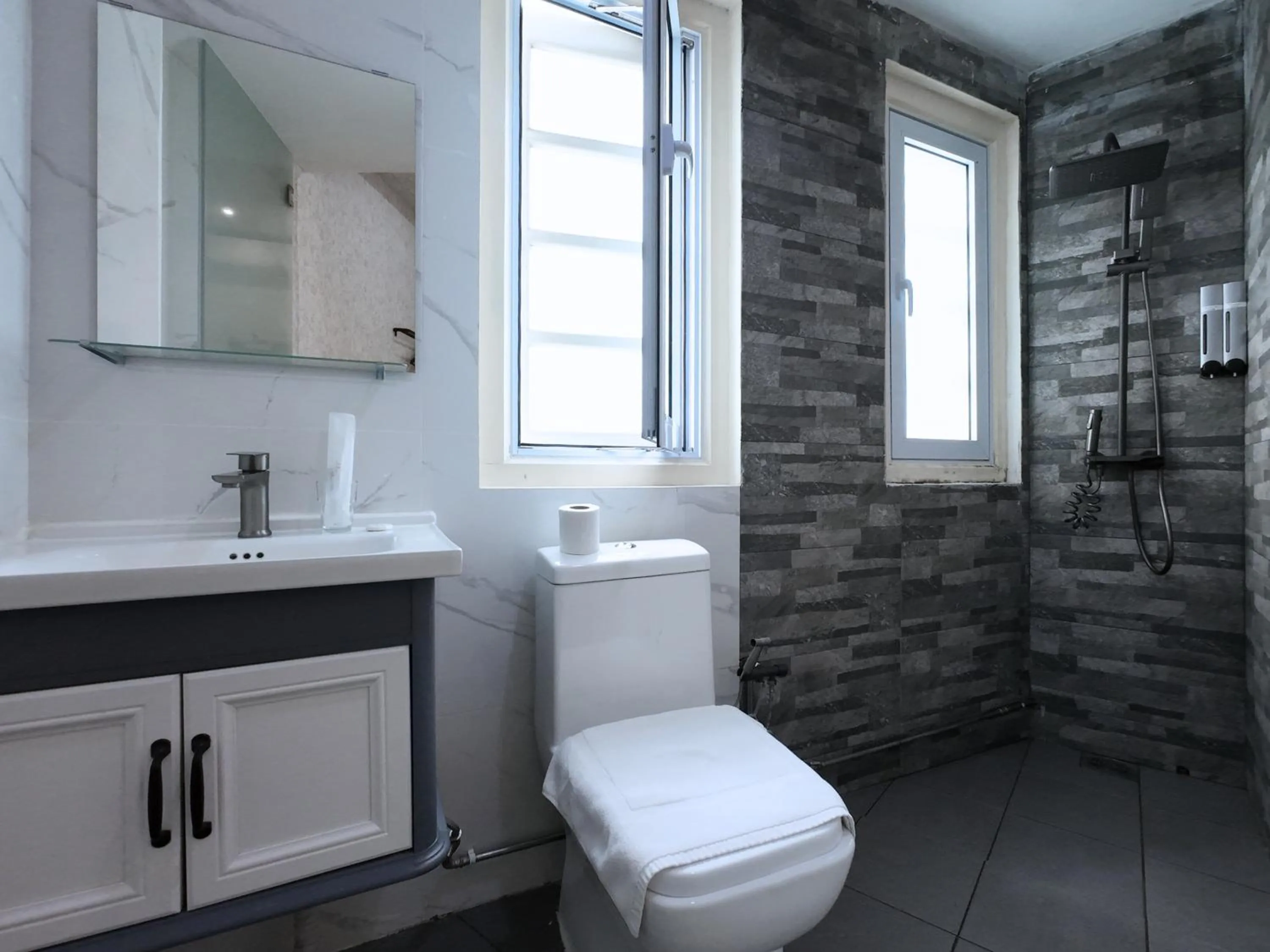 Toilet in Kam Leng Hotel