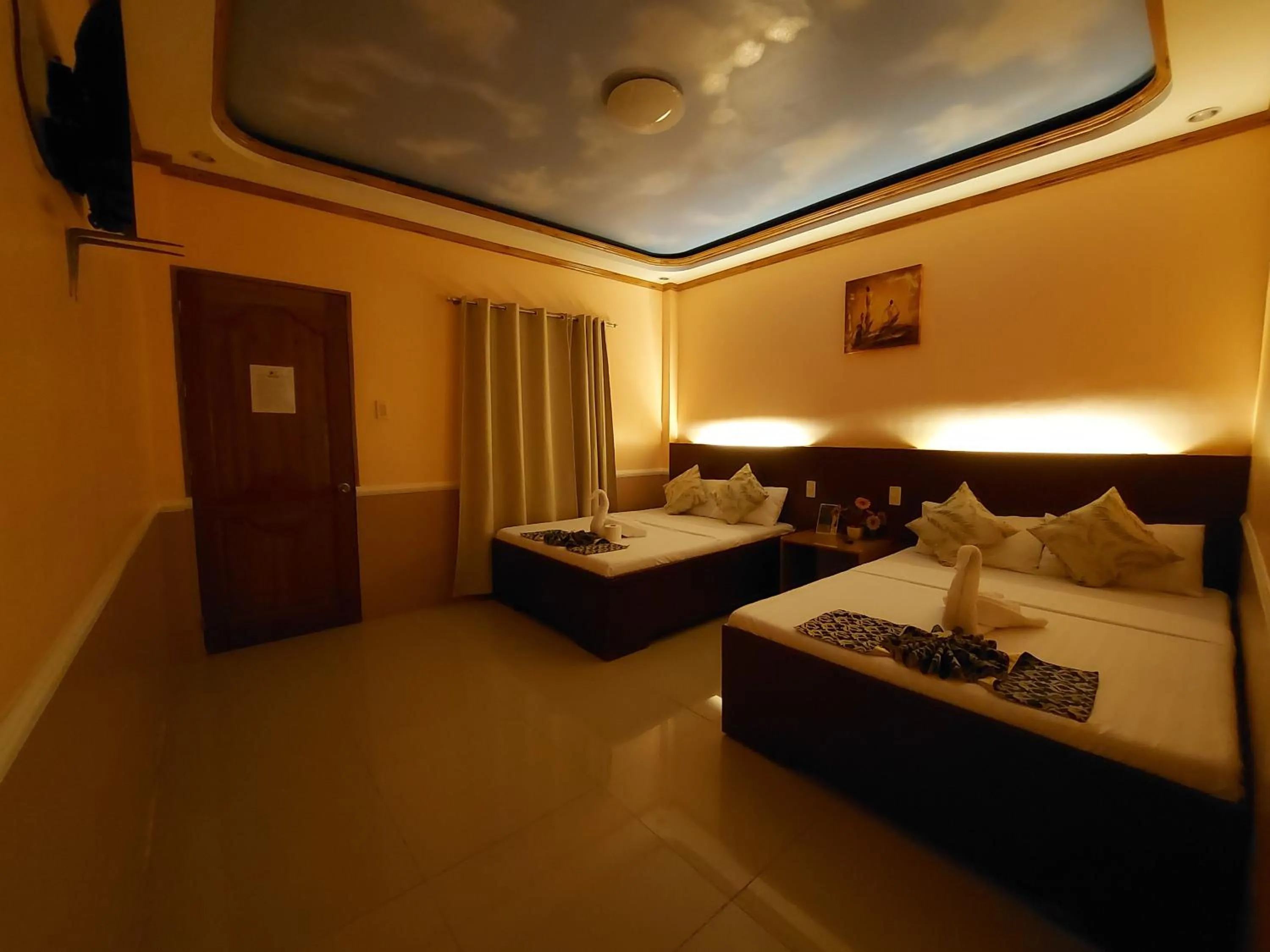 Bedroom, Bed in New Village Lodge