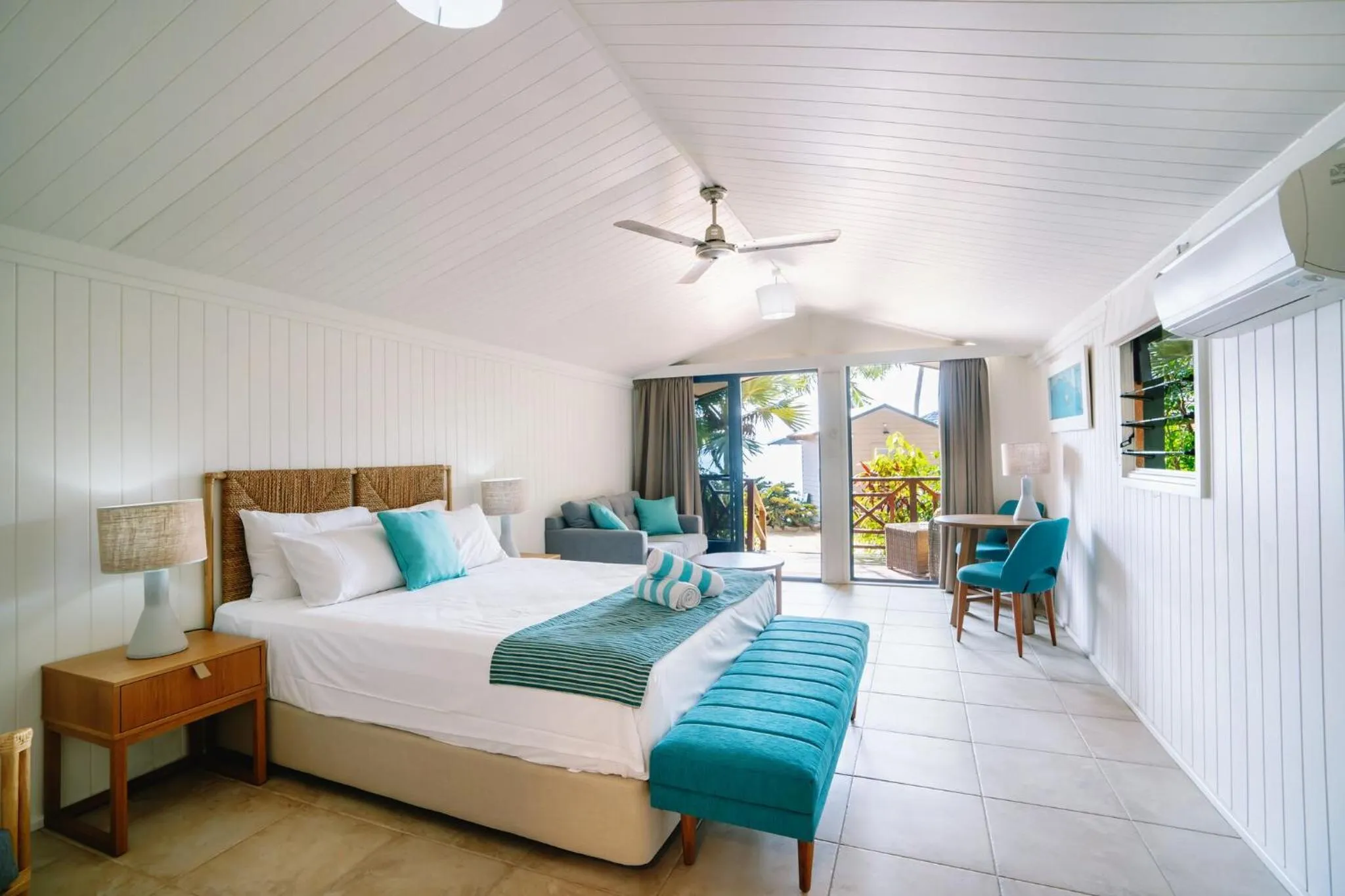 Photo of the whole room, Bed in Palm Bay Resort