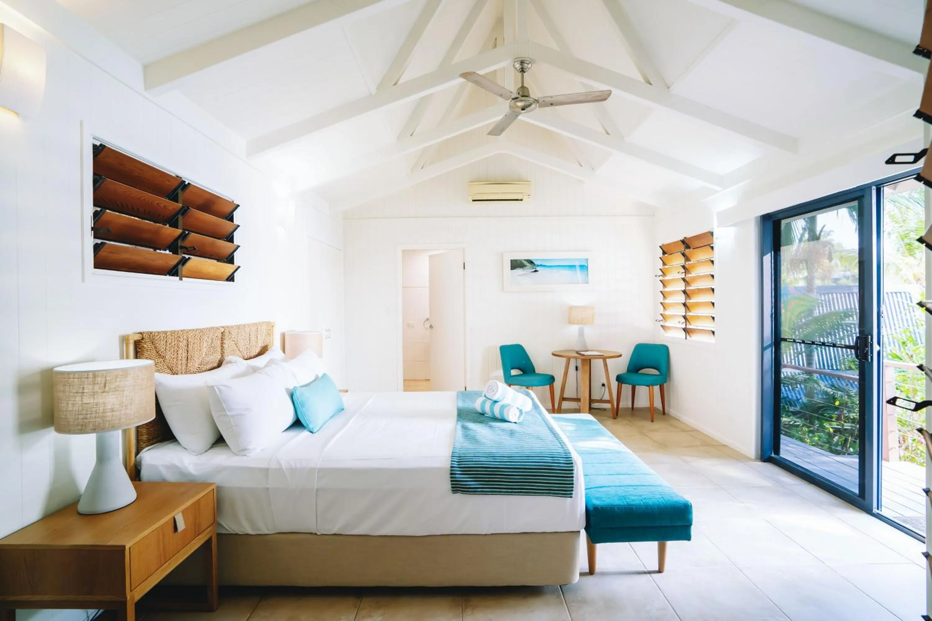 Photo of the whole room, Bed in Palm Bay Resort